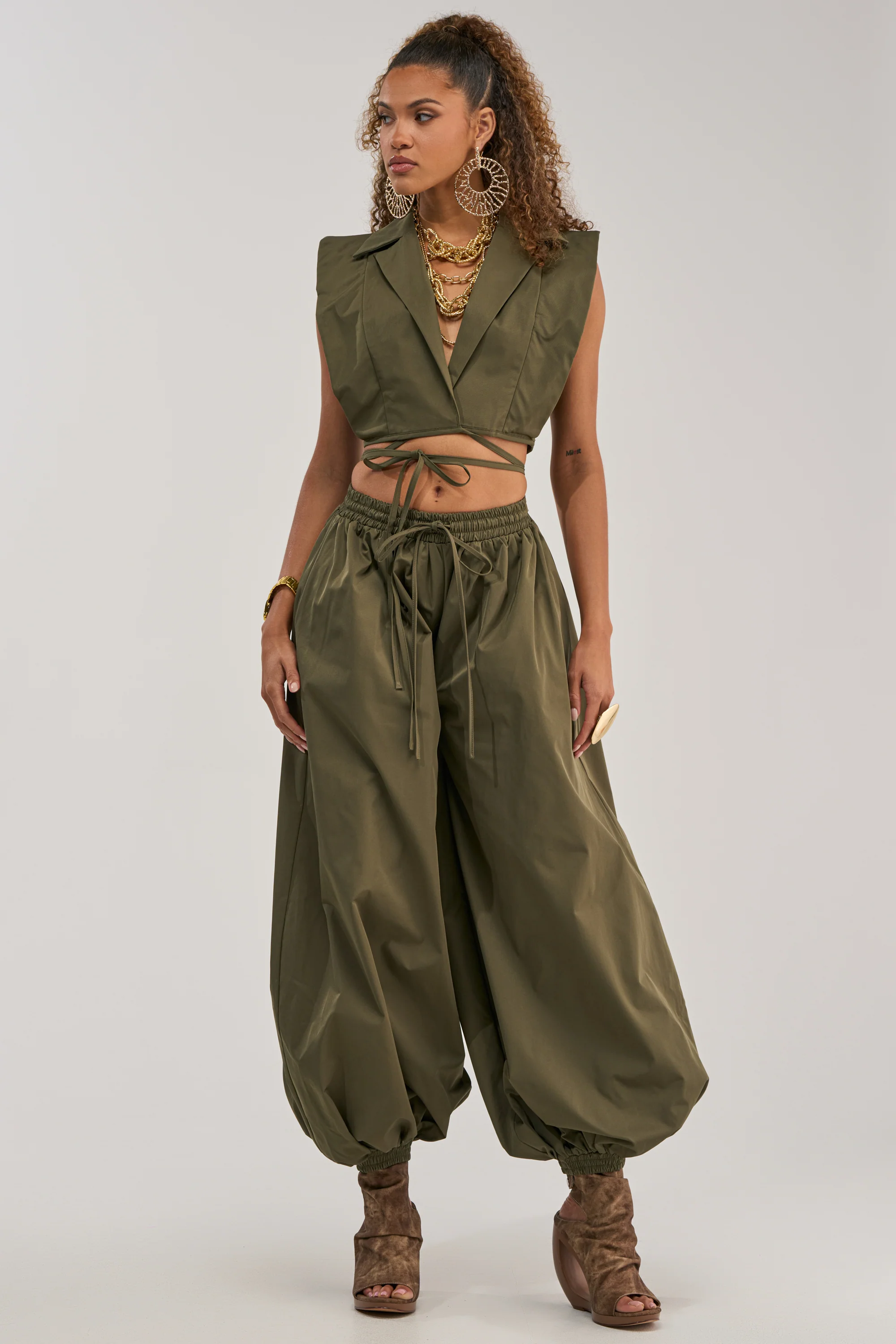 GUESS WHO BALLOON PANT IN OLIVE - Akira Store