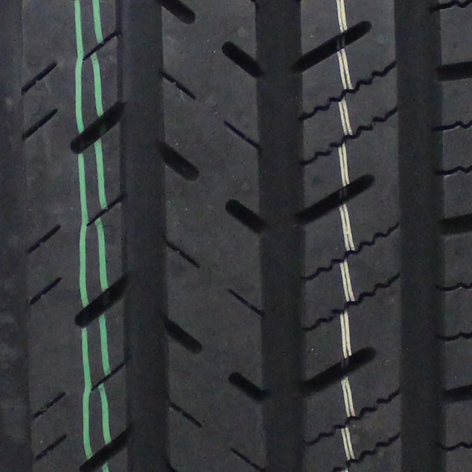 force HP All-Season 235/55R18 100 V Tire - Image 4