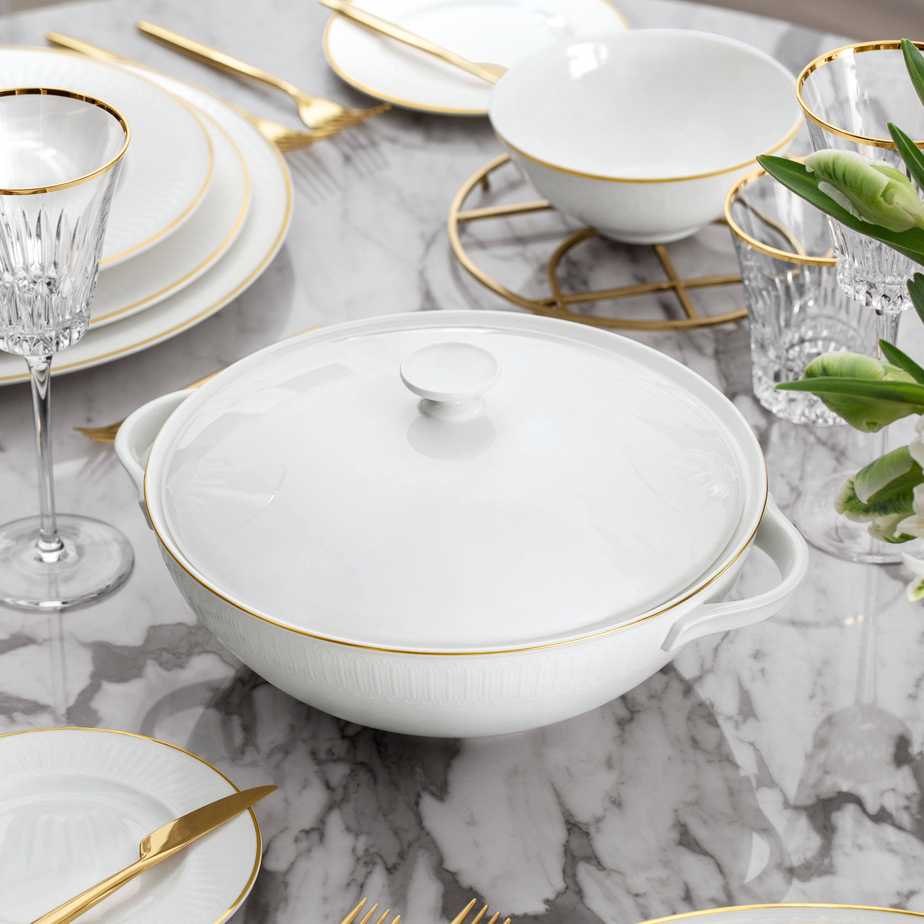 Chateau Septfontaines Tureen - White, 74.4 oz, Premium Bone Porcelain
