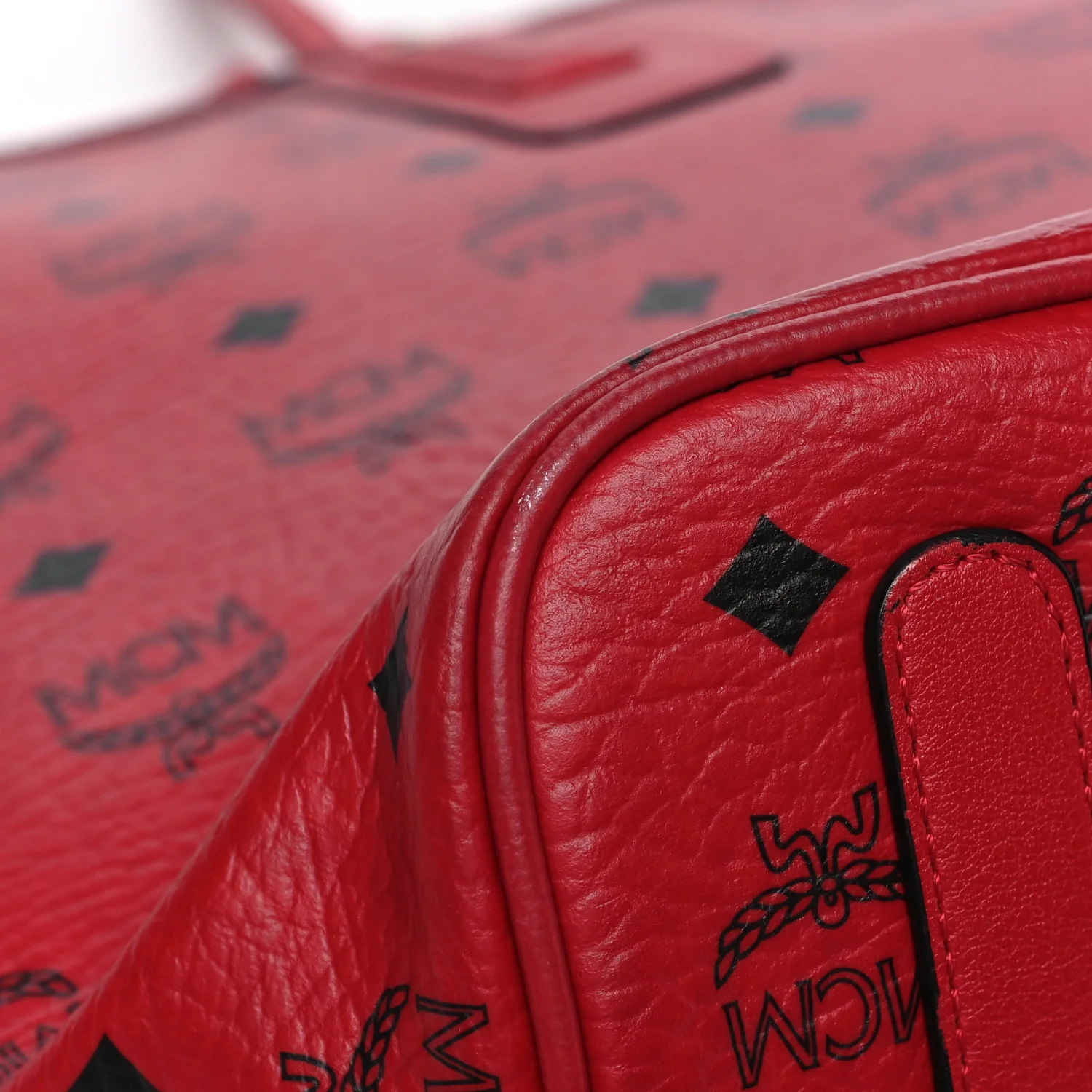 Visetos Medium Liz Reversible Shopper Tote Ruby Red