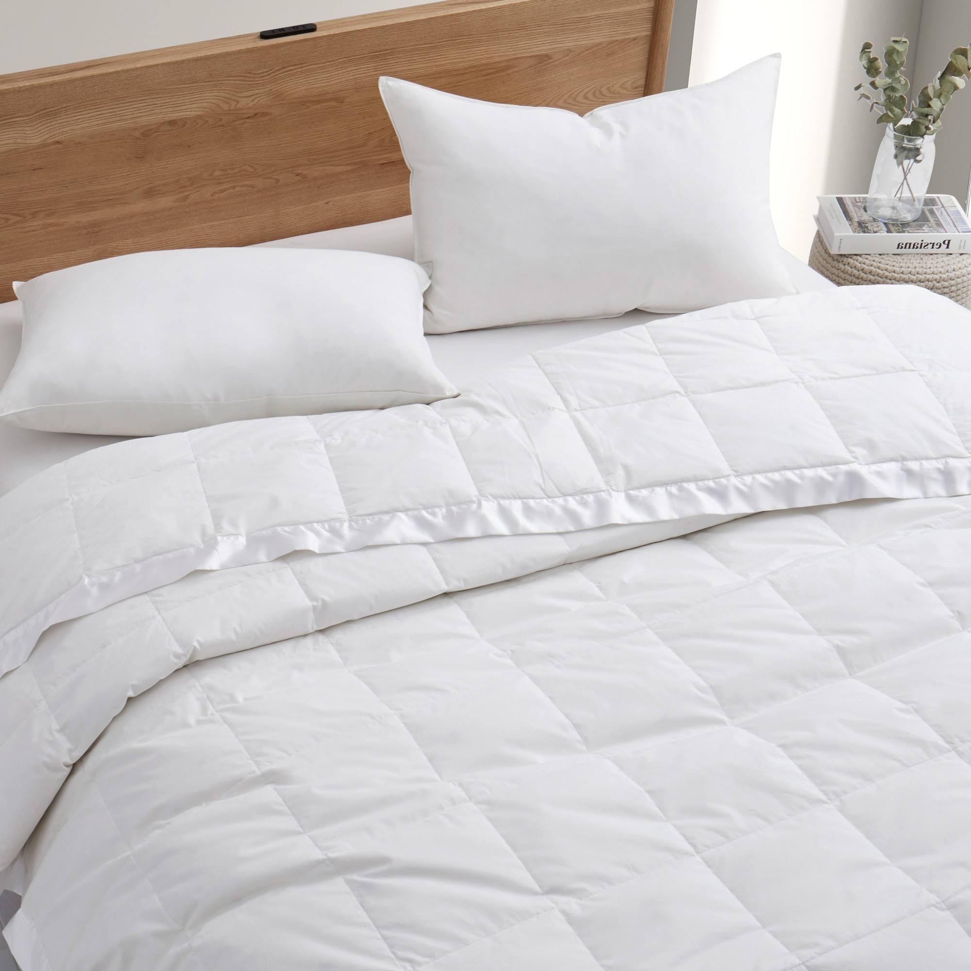 Puredown Ultra Lightweight White Down Blanket Oversize Satin Trim Design Cotton Cover White 90 x 90 inch