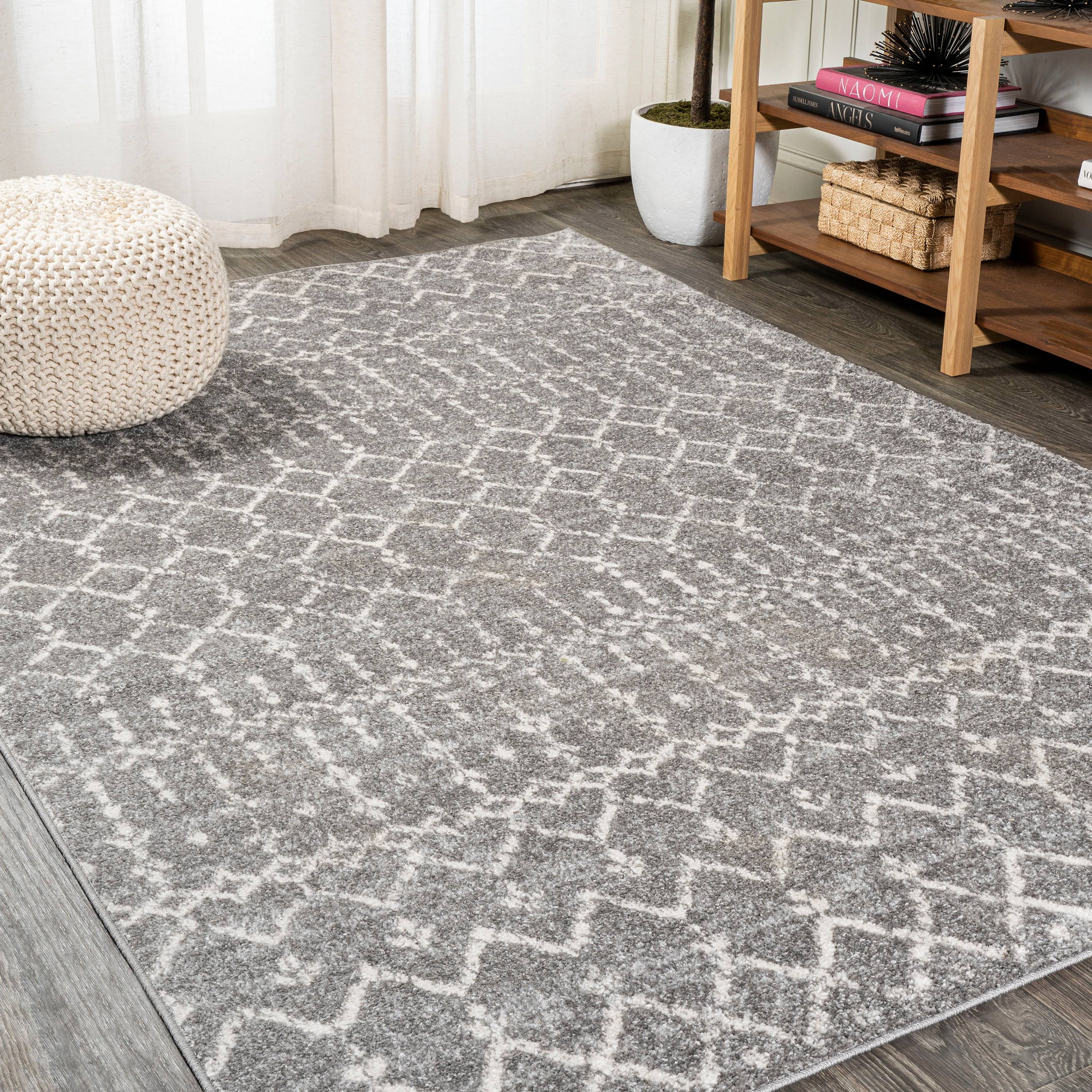 Jonathan Y Moroccan Hype Boho Vintage Diamond Gray/Ivory 4 ft. x 6 ft. Area Rug