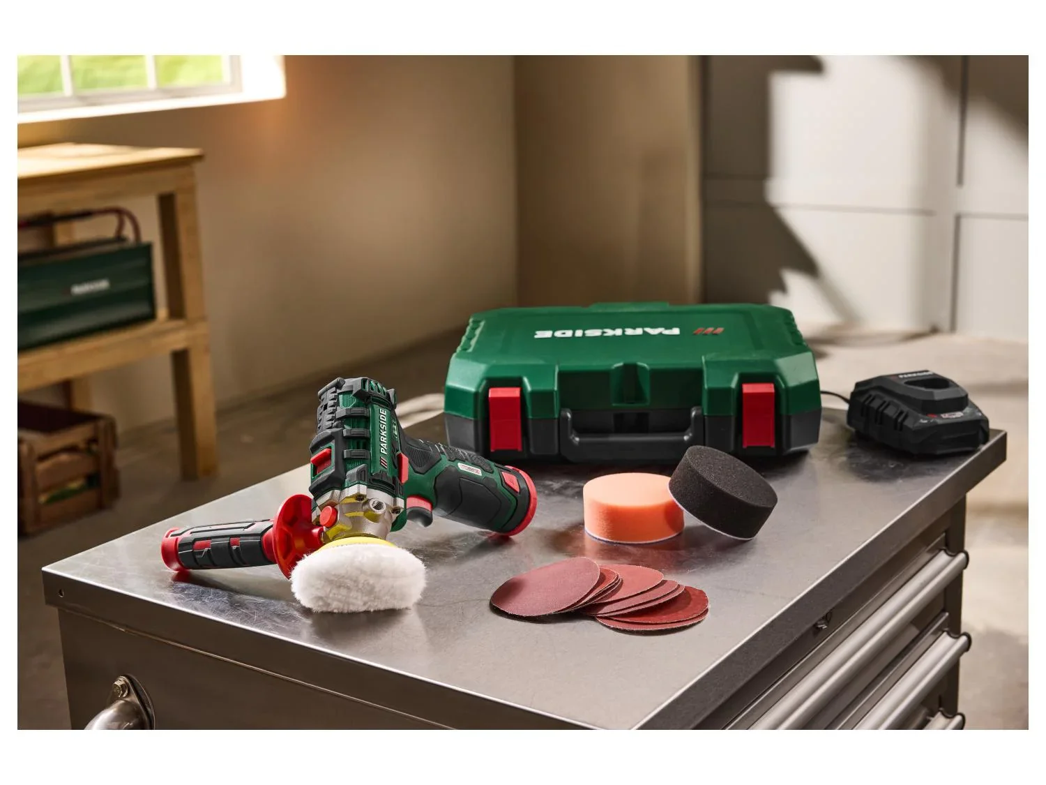 PARKSIDE Set polisseuse de rnovation sans fil PAAP 12 F6 + Batterie + Chargeur, 12 V