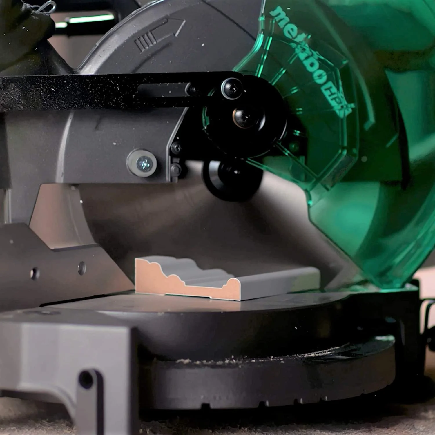 10-Inch Compound Miter Saw, Single Bevel, 15-Amp Motor, 0-52 Miter Angle Range, 0-45 Bevel Range, Large Table, 10" 24T TCT Miter Saw Blade C10FCGS - Image 5