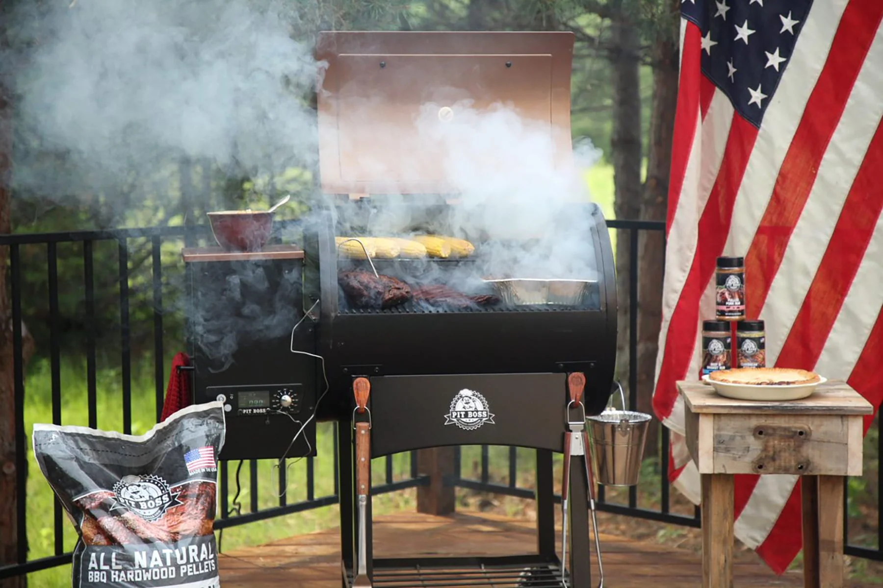 700 Classic Wood Fired Pellet Grill with Flamebroiler - Image 7