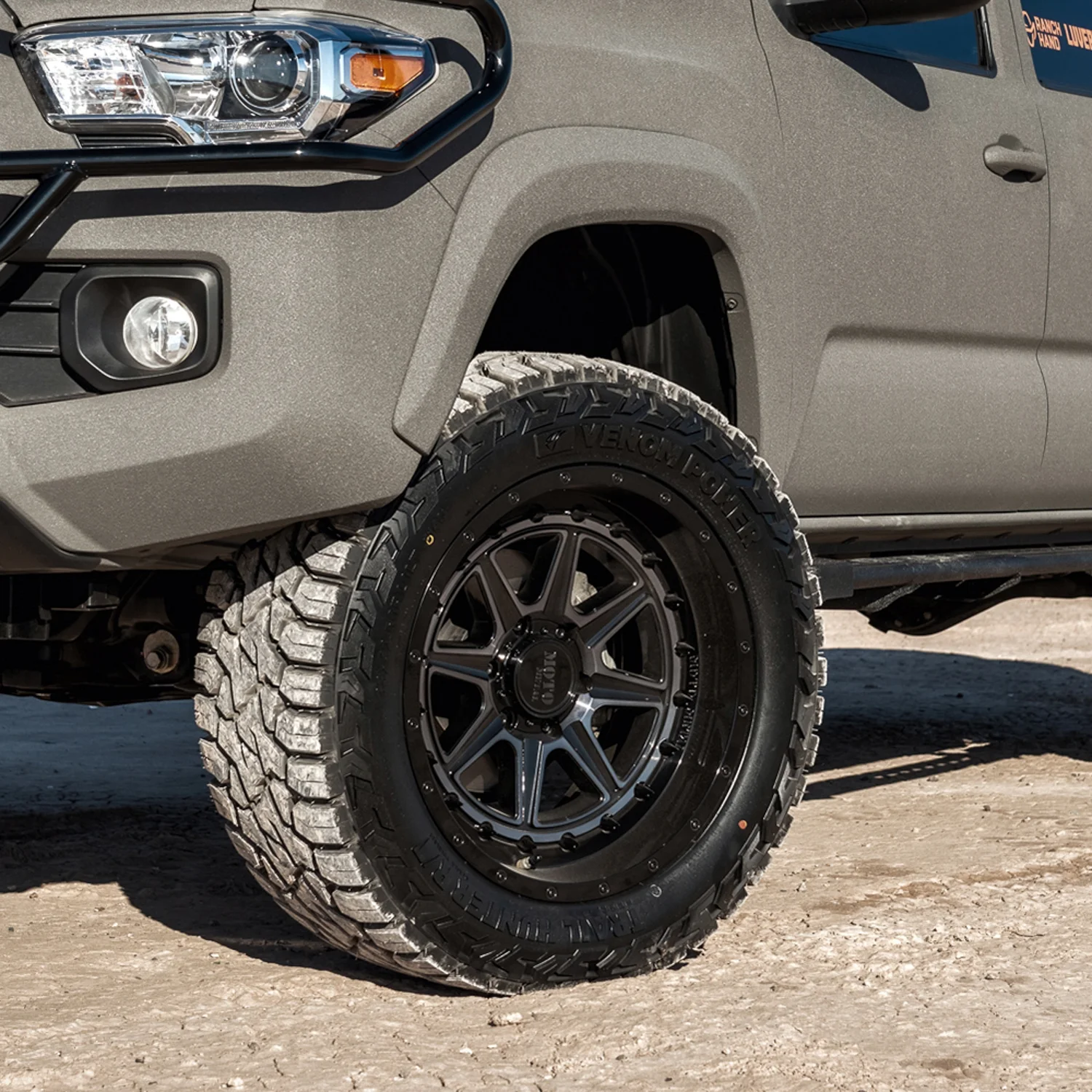 Venom Power Trail Hunter R/T 275/60R20 115T Rugged Terrain Tire
