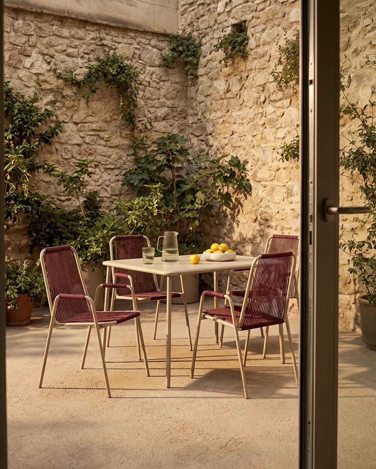 Set Mijail - Mayailer - Set de Mesa Rectangular (130x80 cm) Mijail y 4 Sillas con Resposabrazos de Metal Mayailer de Exterior