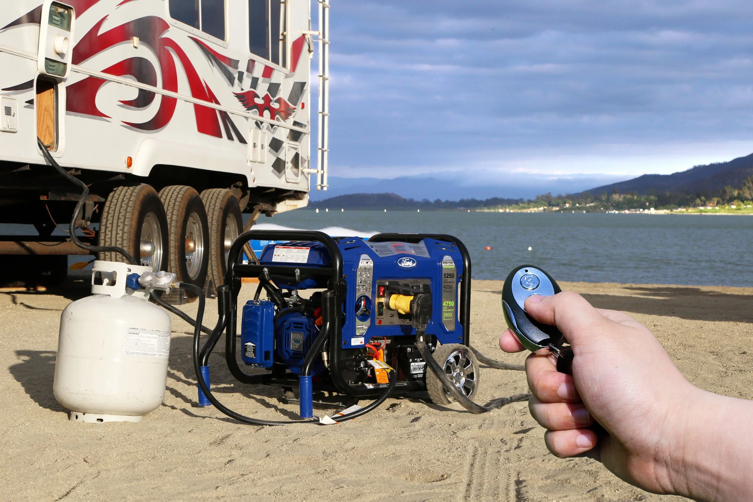 Ford 5,250 Watt Dual Fuel Portable Generator with Wireless Remote Start Image 3