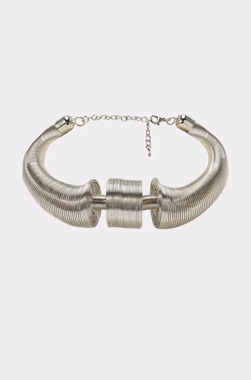 SCULPTED COIL COLLAR IN SILVER - Akira Store