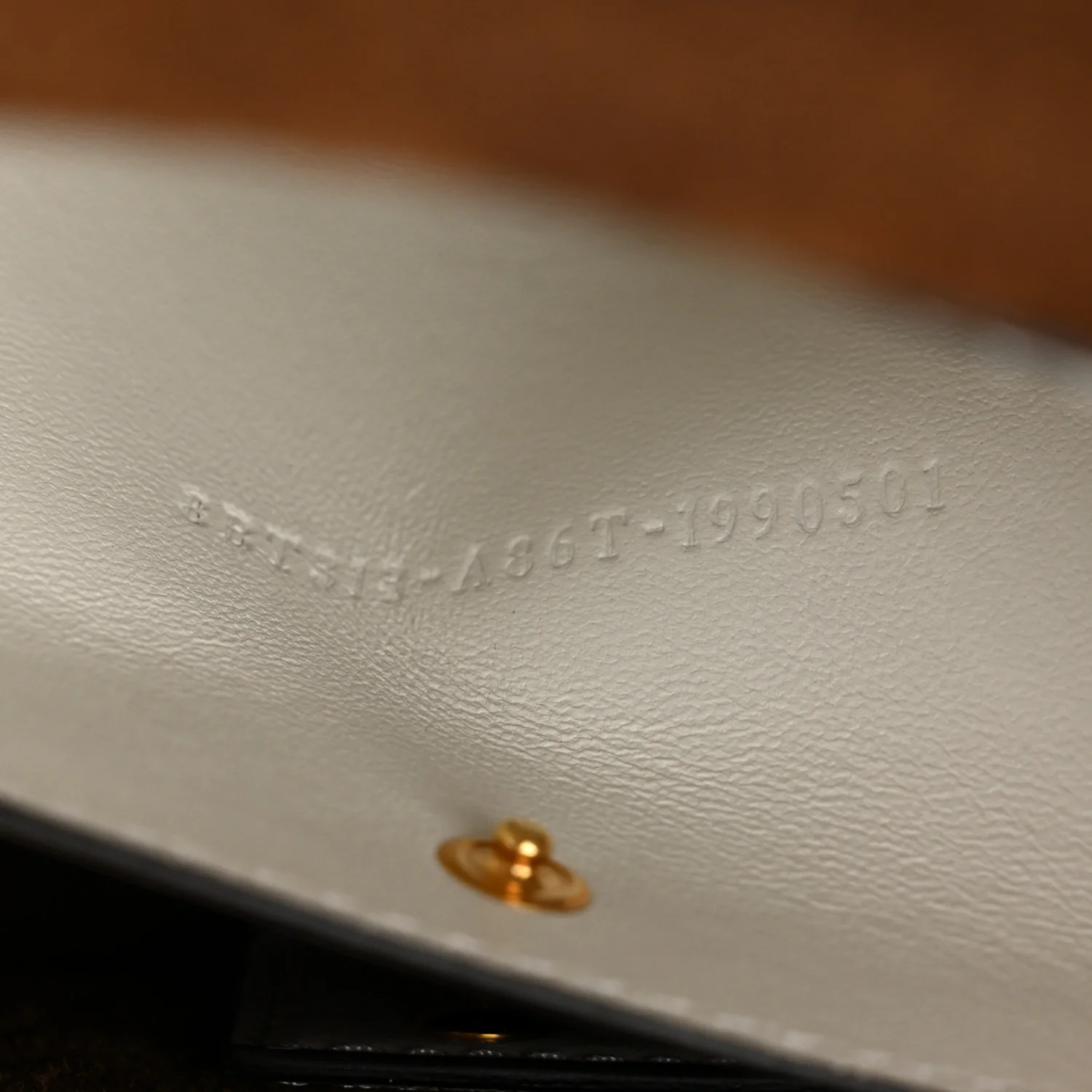 Agnello Old Shine F is Fendi Kan U Shoulder Bag White