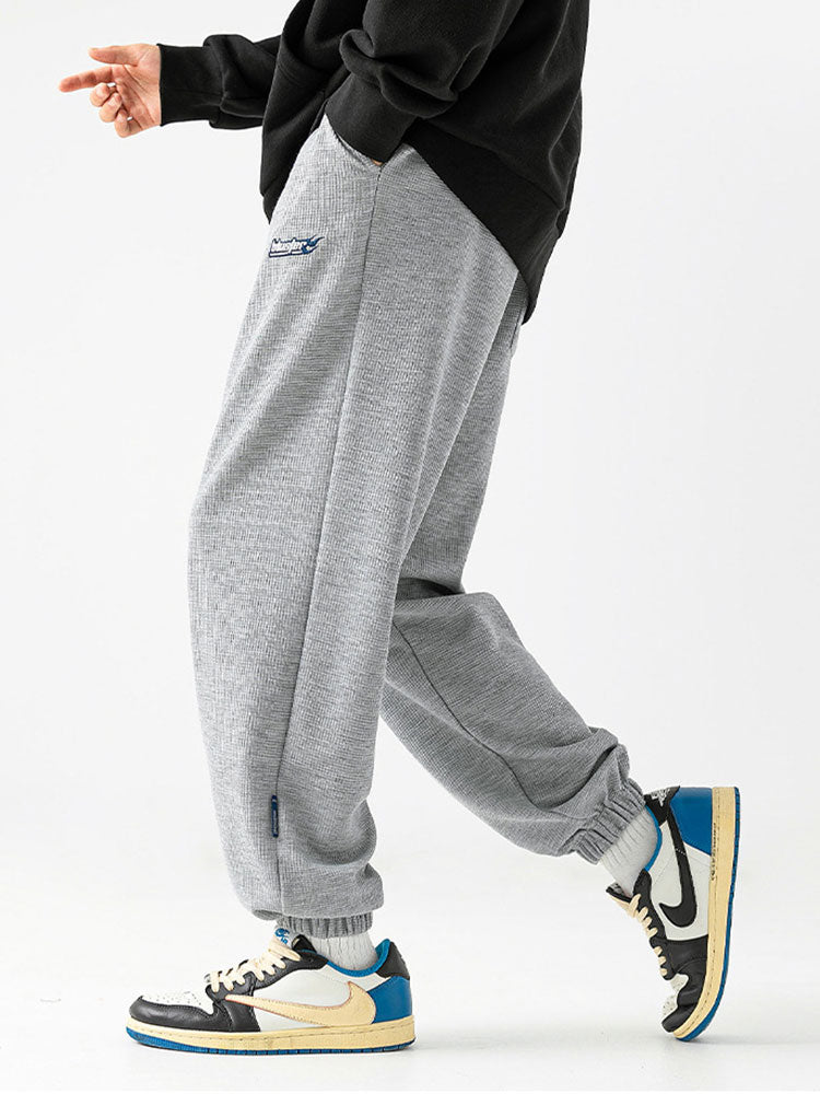 Joggers gaufrés brodés de lettres