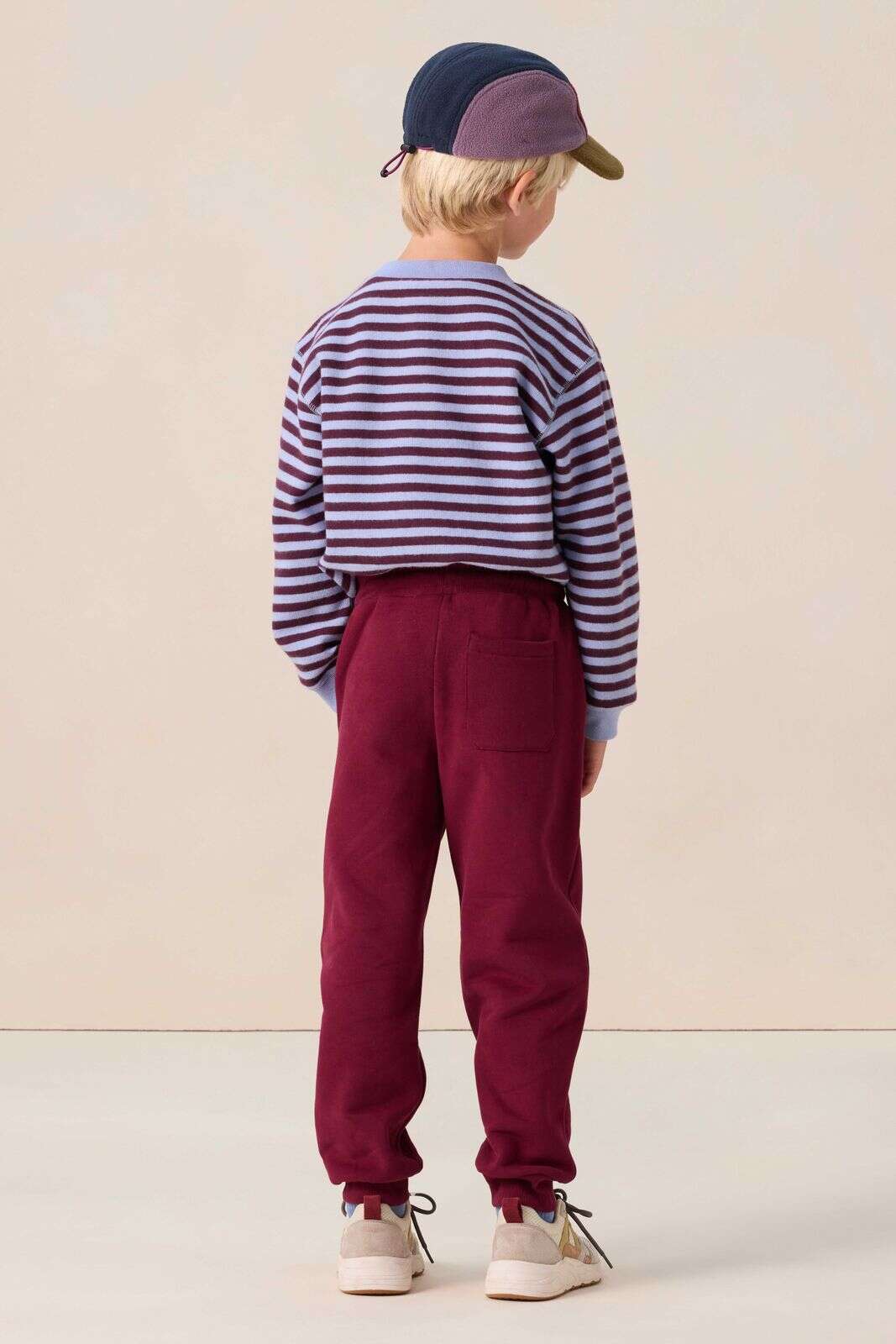 Donkerrode sweatpants met artwork