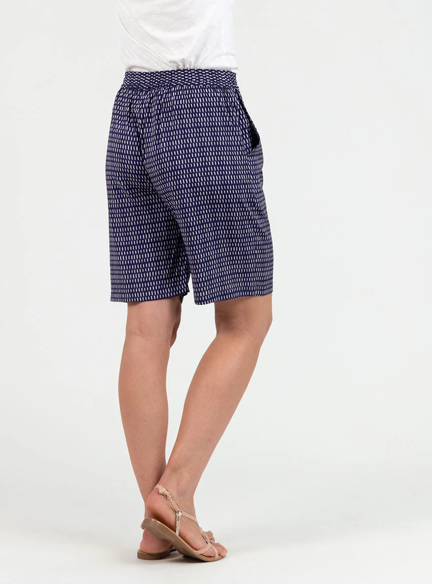 Bermuda femme fluide en viscose imprimée graphique bleu