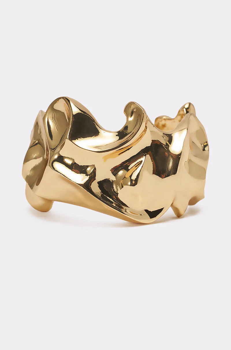 MOLTEN DREAMS BRACELET IN GOLD - Akira Store