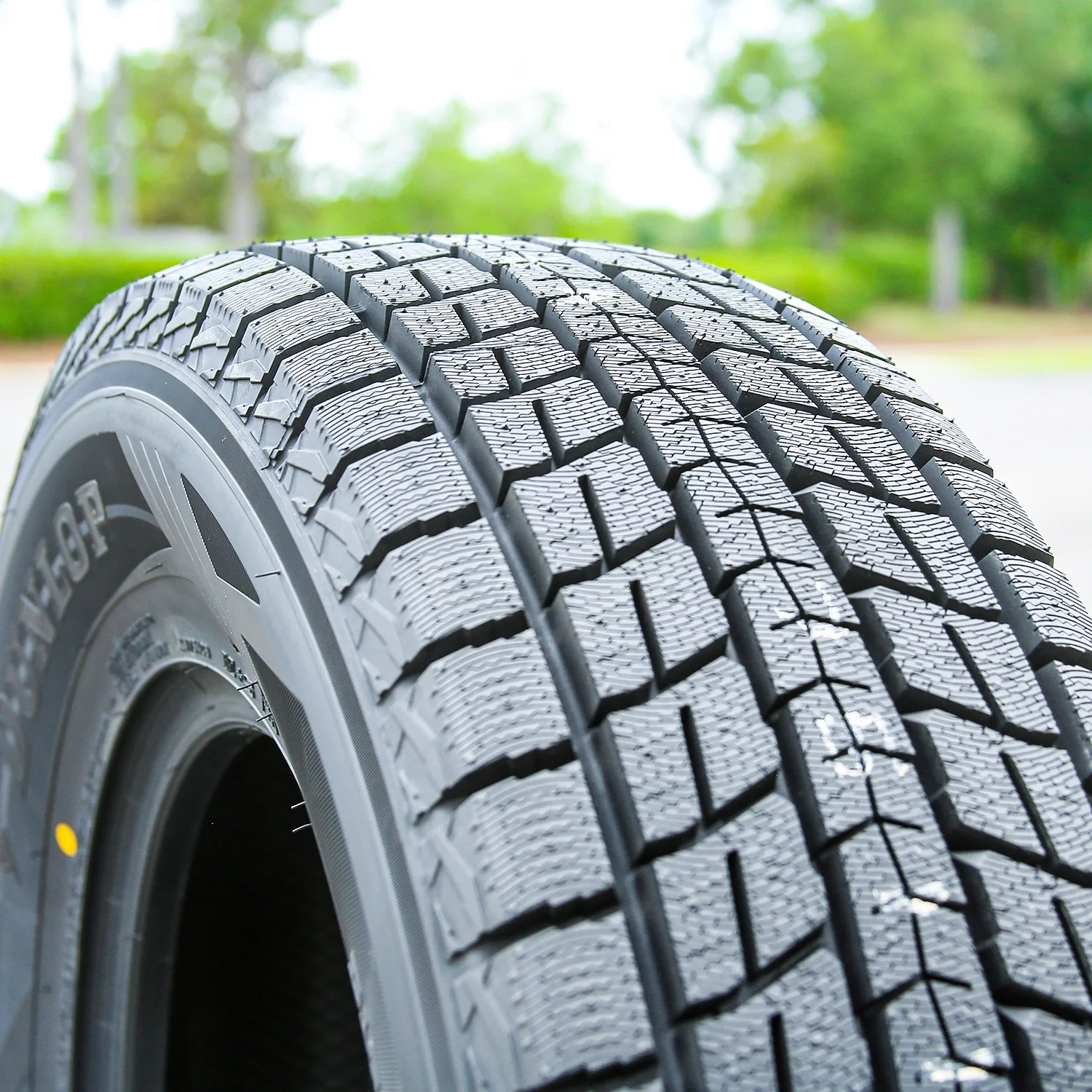 Dunlop Winter Maxx SJ8 265/65R17 112R Winter Tire
