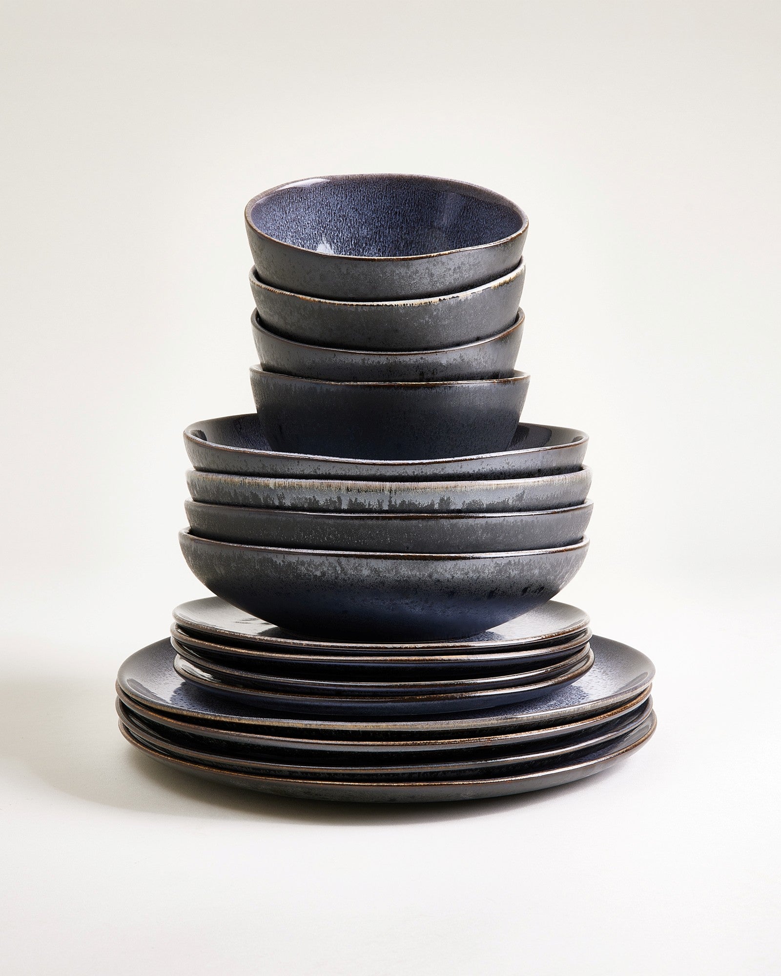 AREIA - TABLEWARE SET CLASSIC BLACK 16 PIECES