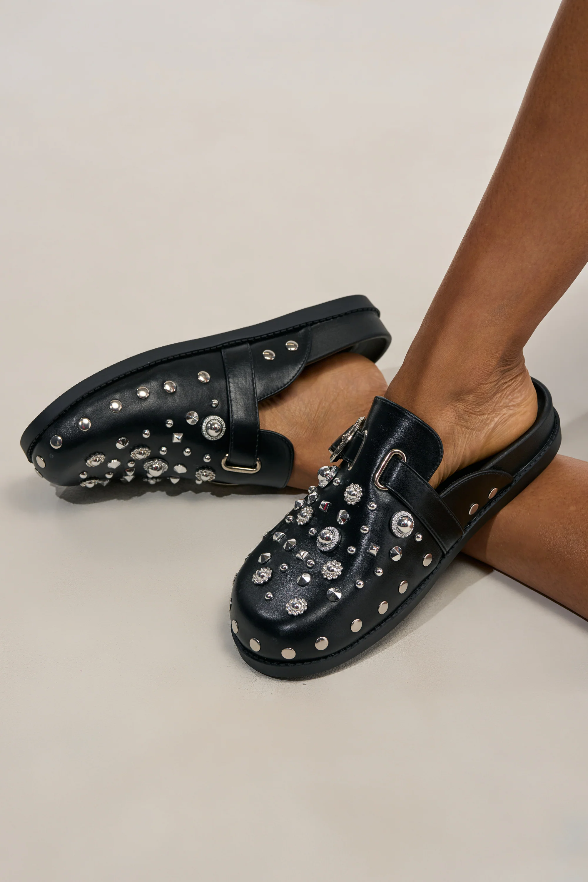 AZALEA WANG MAULDIN HARDWARE EMBELLISHED CLOG IN BLACK - Akira Store