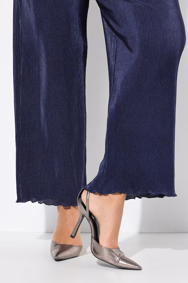 Pleated wide-leg pants