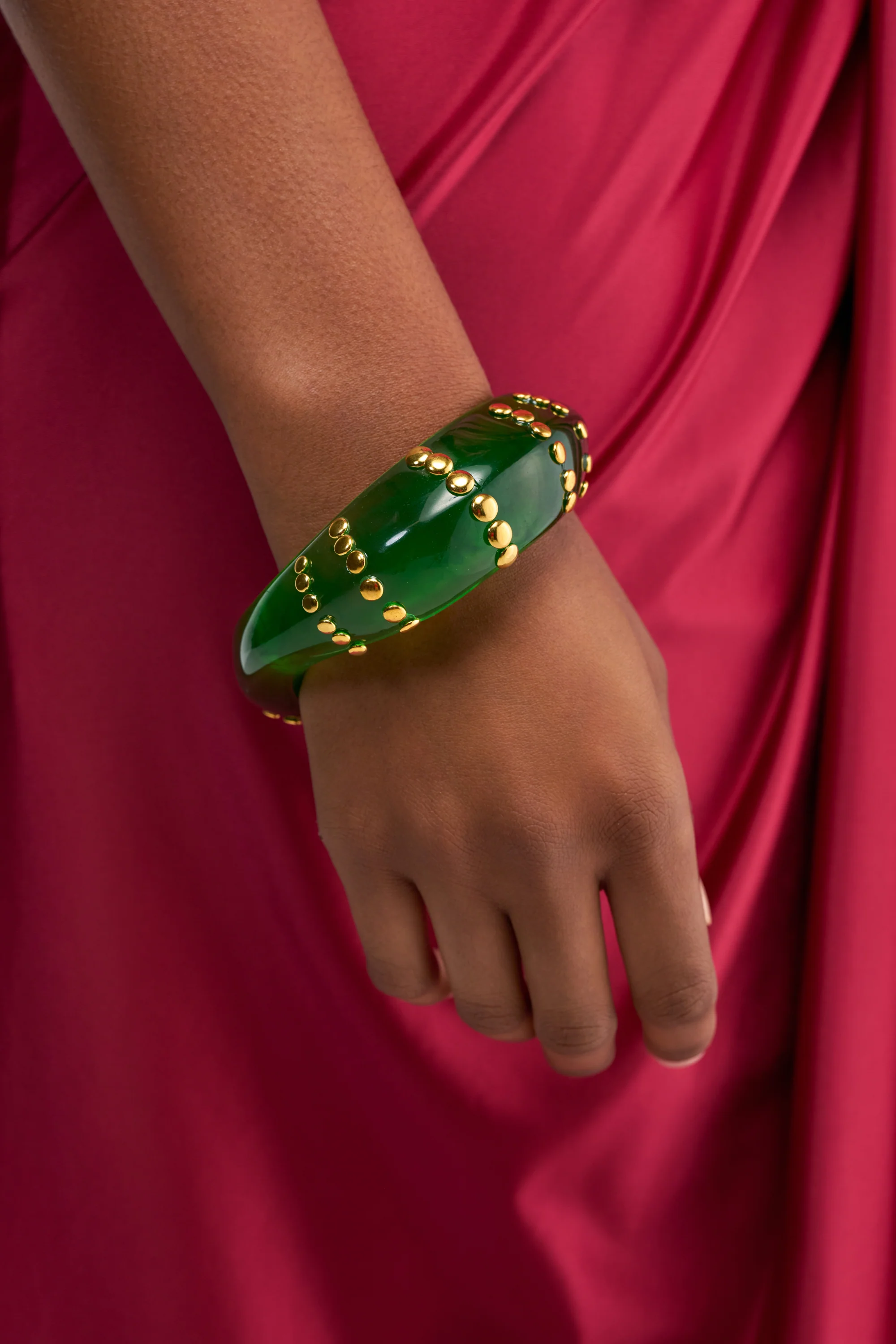 COOL GIRL STUDDED BANGLE IN GREEN - Akira Store