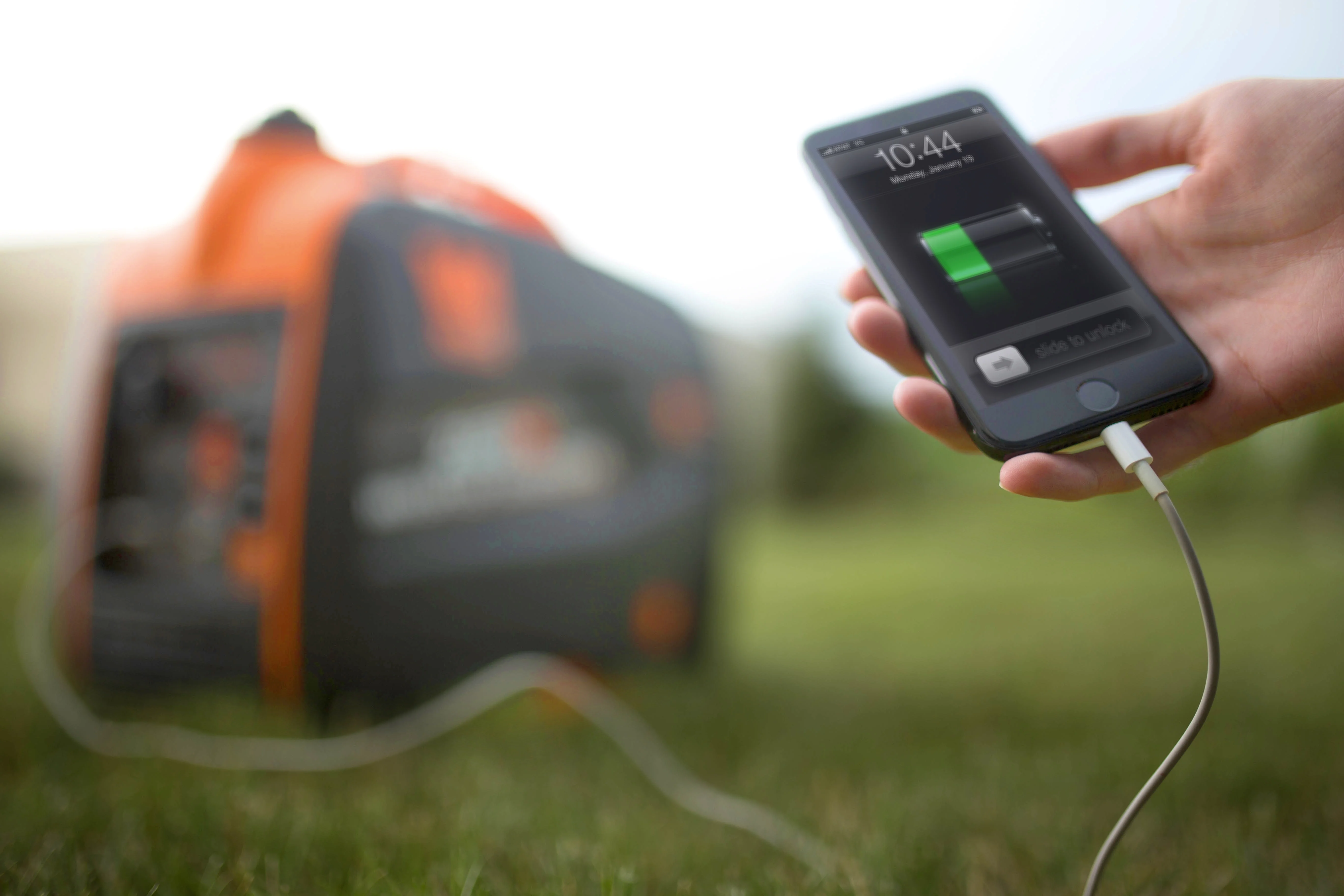 Super Quiet 2000-Watt Portable Inverter Generator, CARB Compliant - Image 5