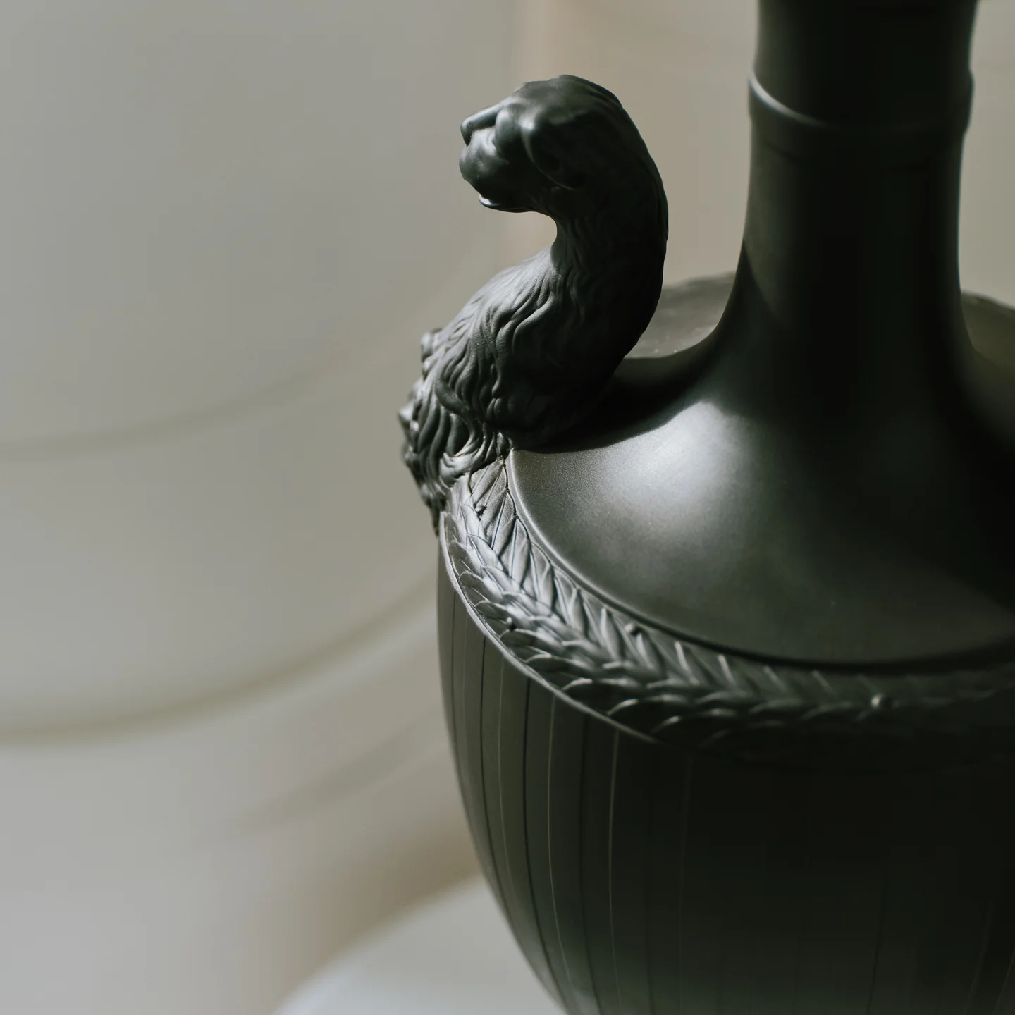 Panther Vase Black