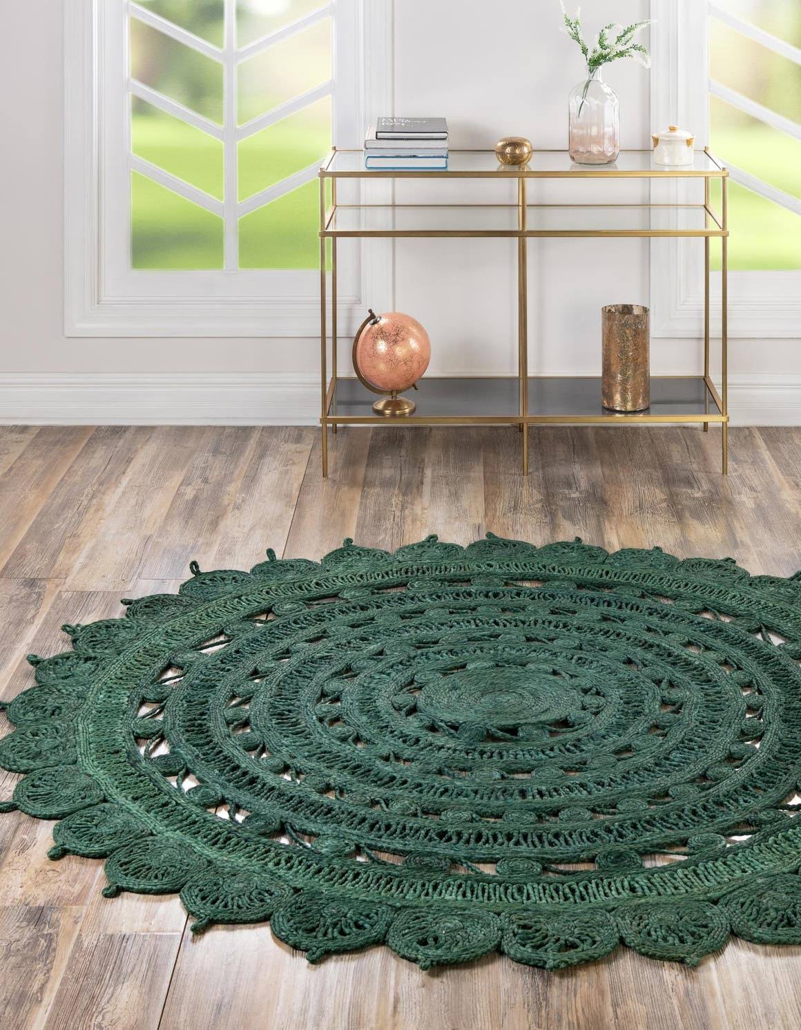 Hand Braided Jute 2 ft Round Green Floral, Natural Area Rug
