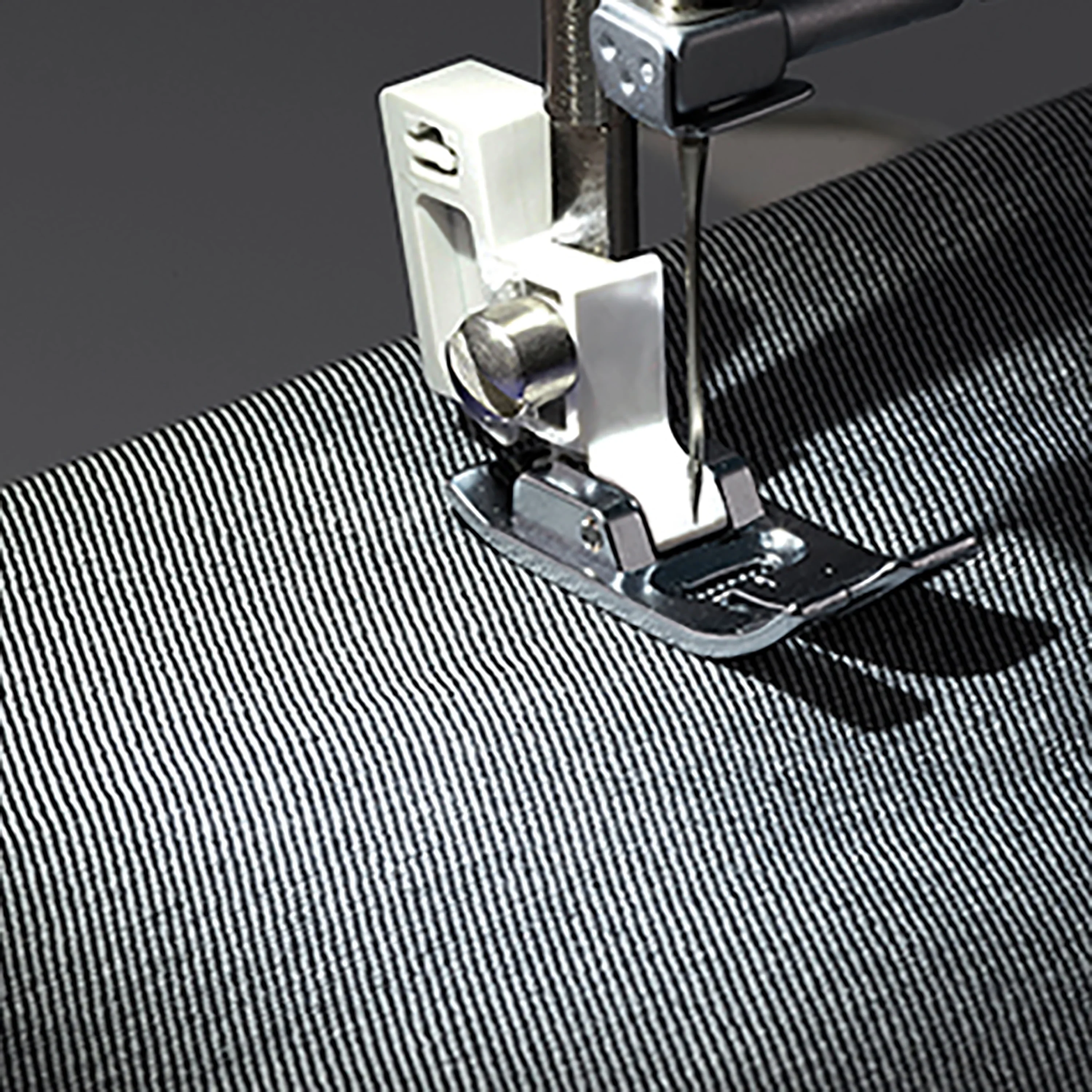 Brother LX3817- Beginner Sewing Machine, 17 Stiches