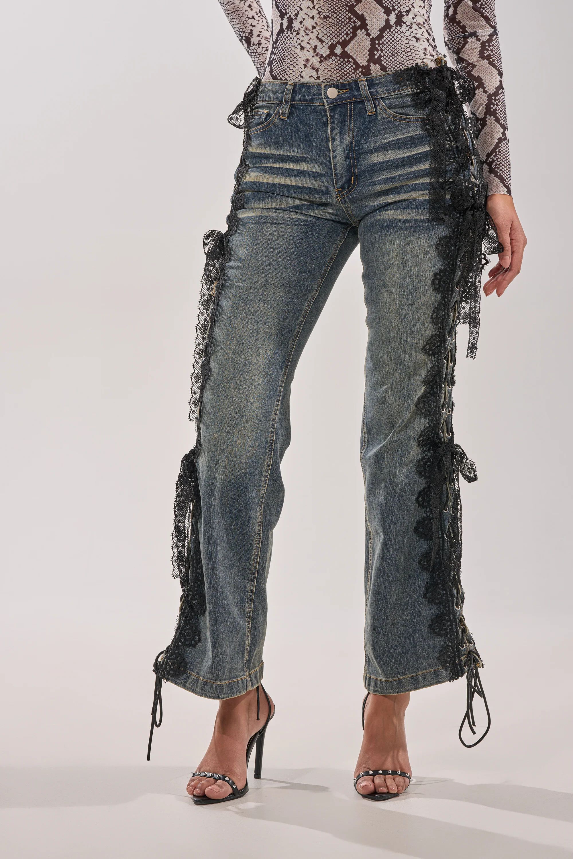 ELIJAH FLARE LACE DENIM - Akira Store