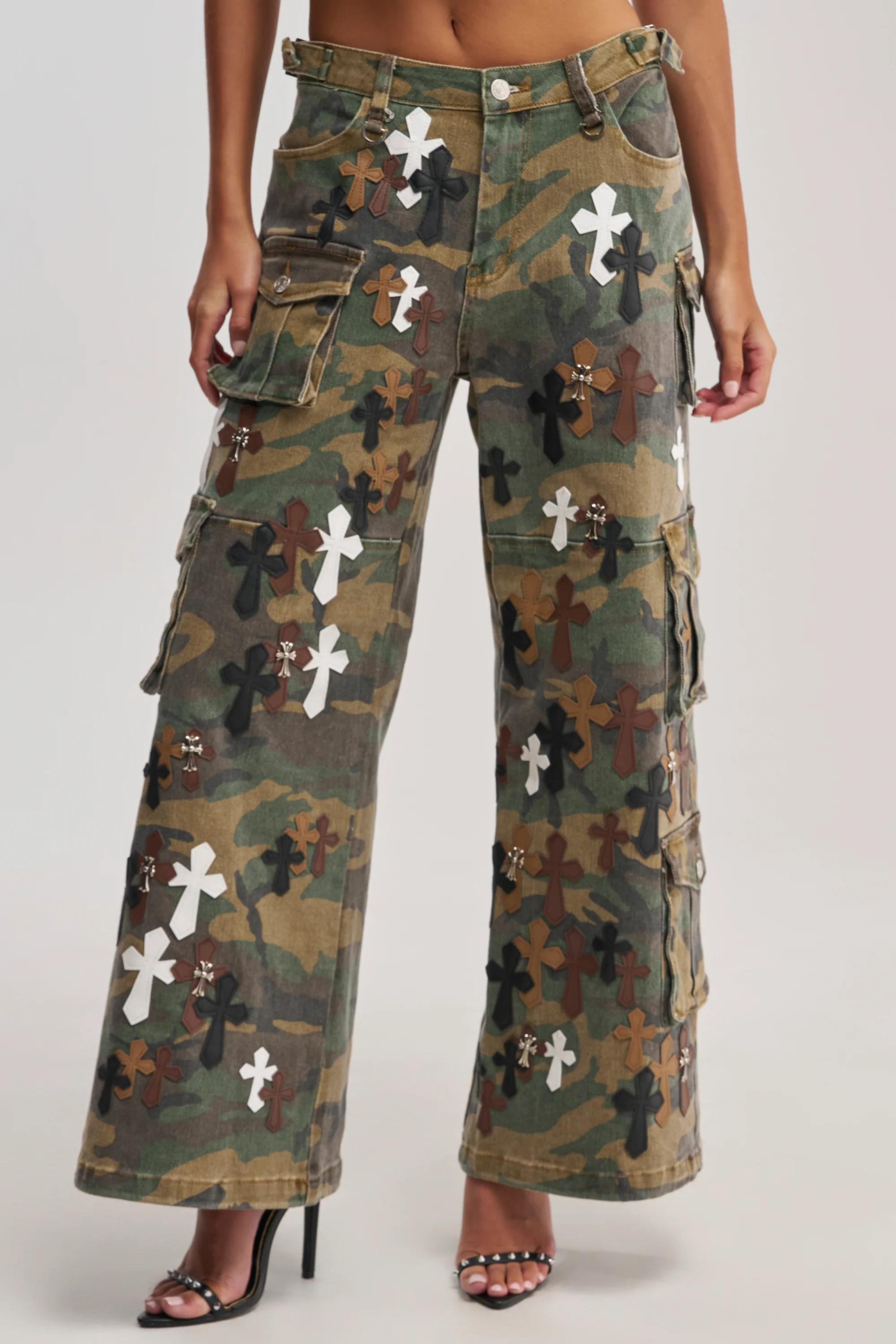 DOWN AND DIRTY CAMO CARGO PANT - Akira Store
