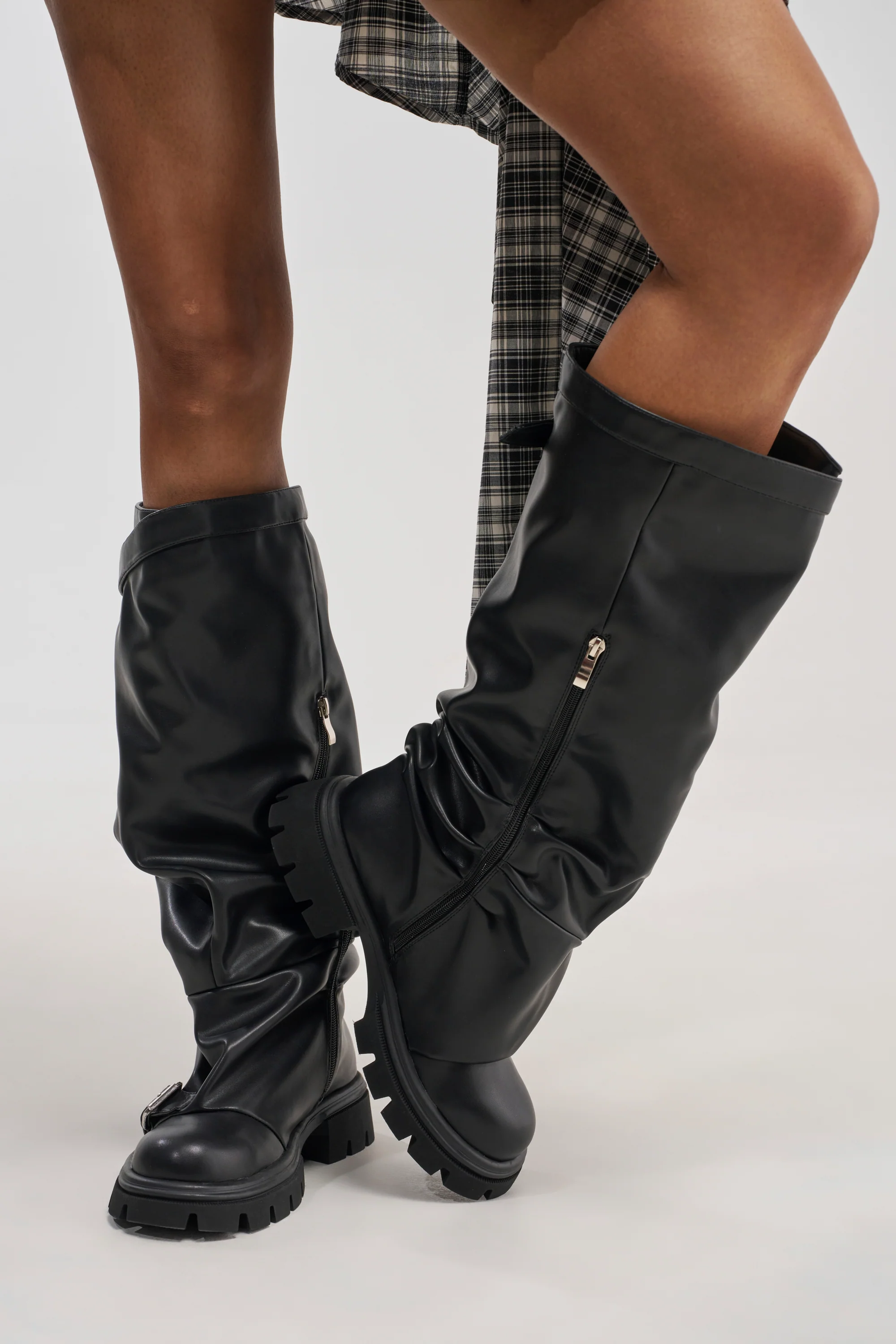AZALEA WANG GOMEZ BLACK KNEE HIGH BOOT - Akira Store