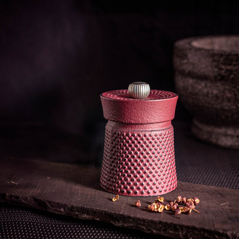 Bali pepperkvern i støpejern 8 cm rød