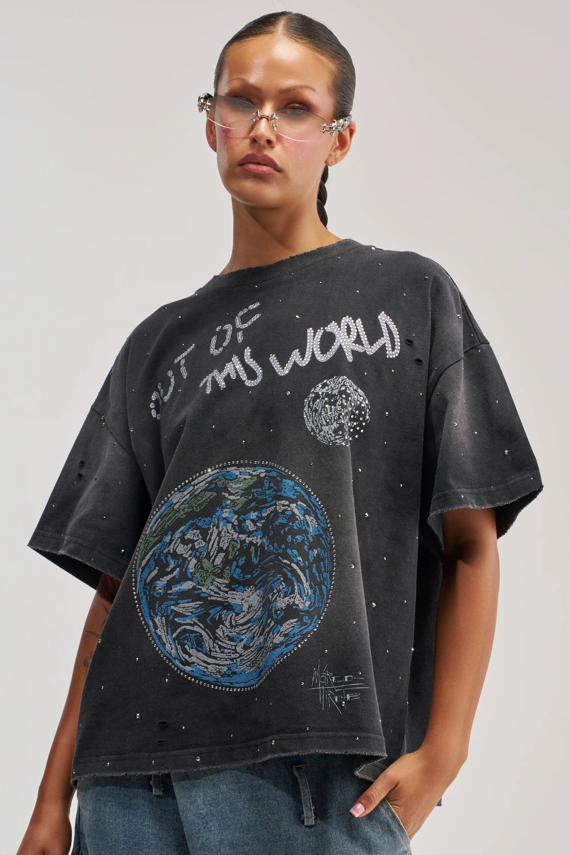 OUT OF THIS WORLD GRAPHIC TEE - Akira Store
