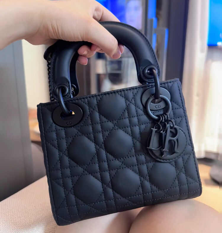 【ディオール】入手困難★マットブラックが超かっこいい★ミニバッグ