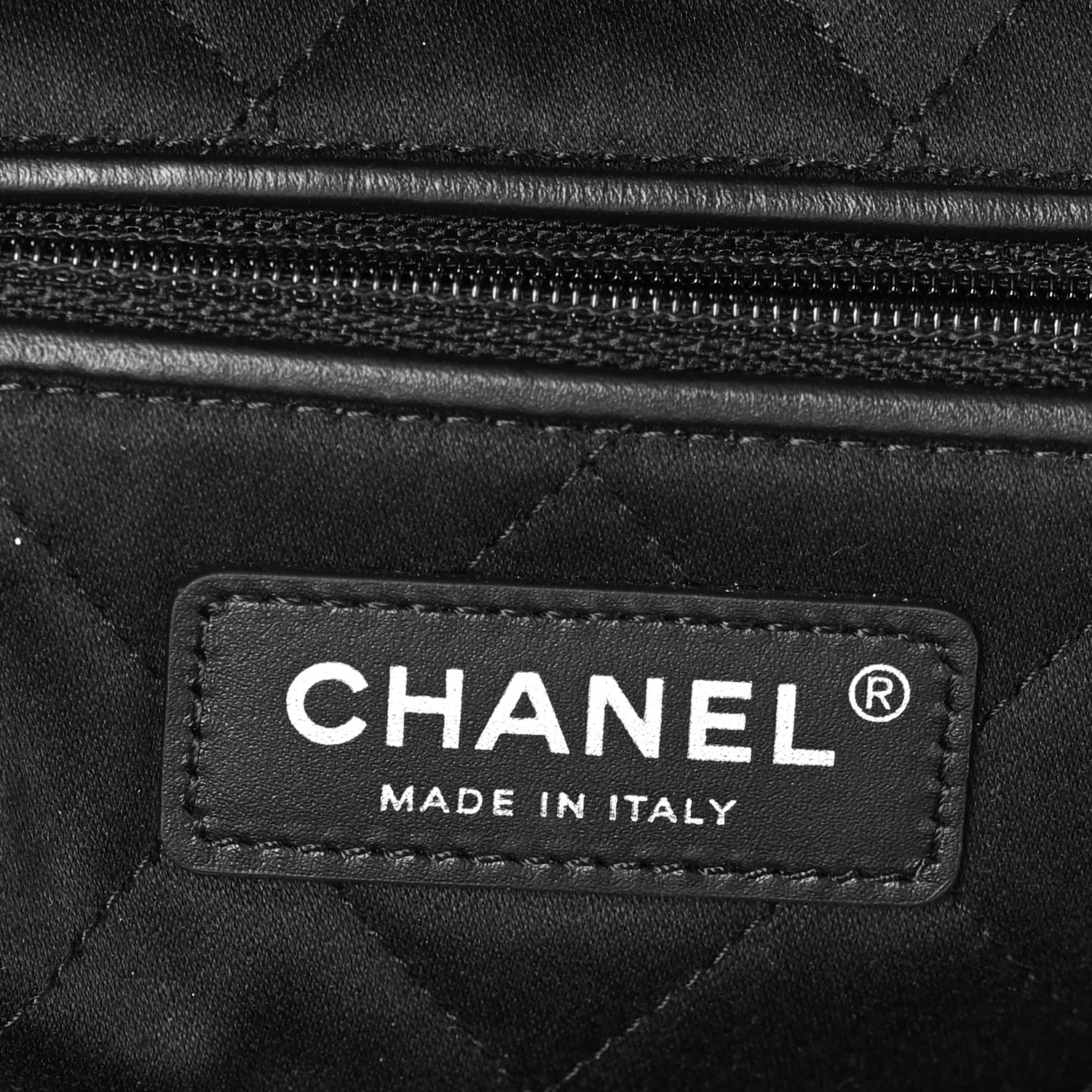 Shiny Calfskin Quilted Small Chanel 22 So Black