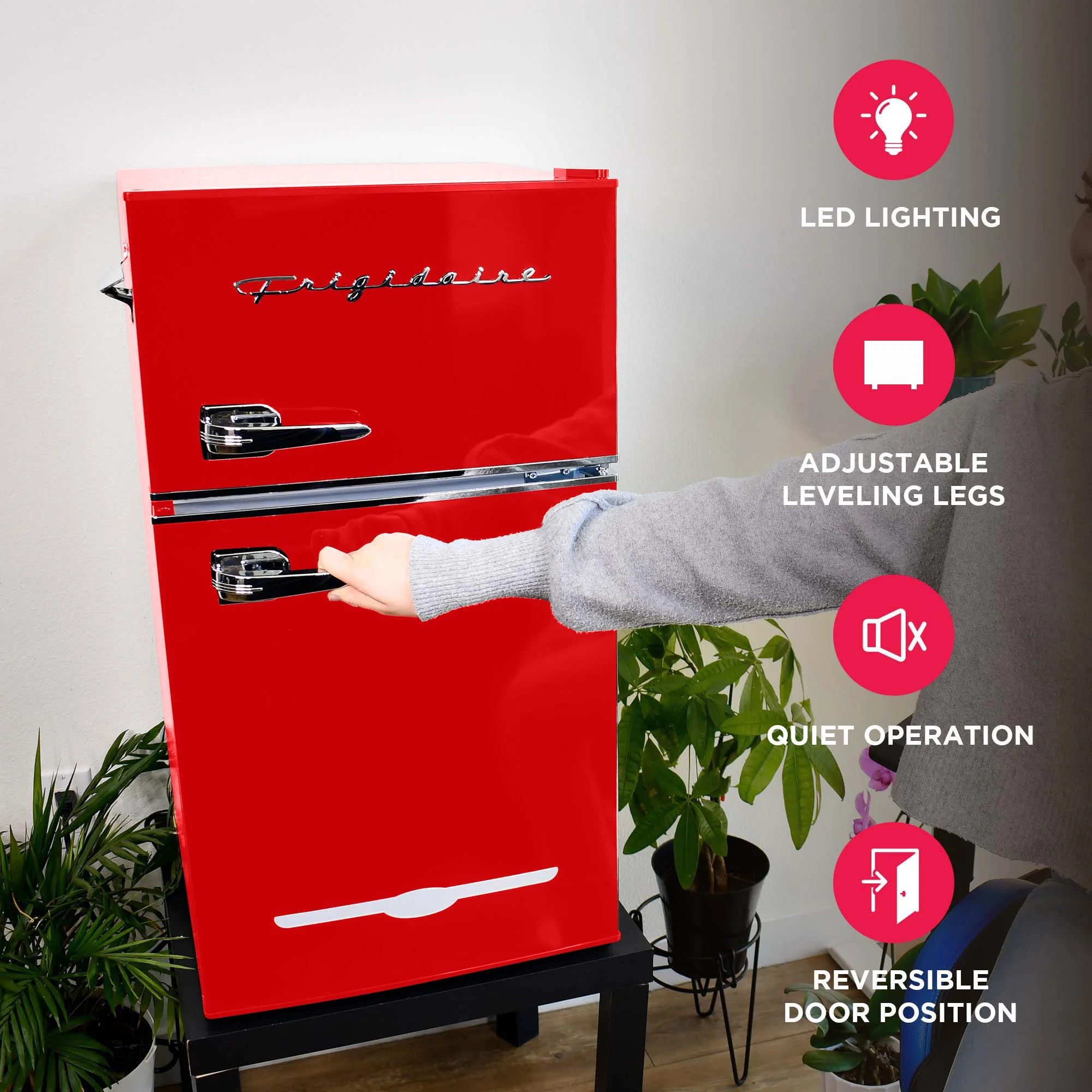 Retro 3.1 Cu ft Two Door Compact Refrigerator with Freezer, Red(Red) - Image 4