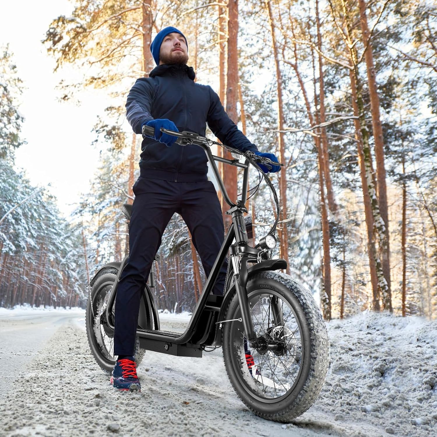 Trottinette électrique pliable Caroma Peak 800W pour adultes, avec pneus de 20 pouces de large, batterie 48V, panier et siège réglable.