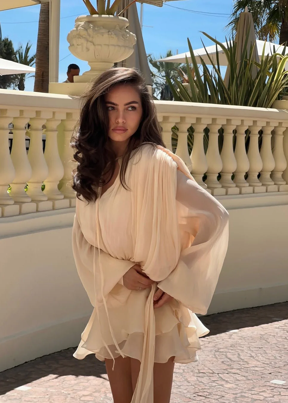 Robe mi-longue en satin champagne Estelle