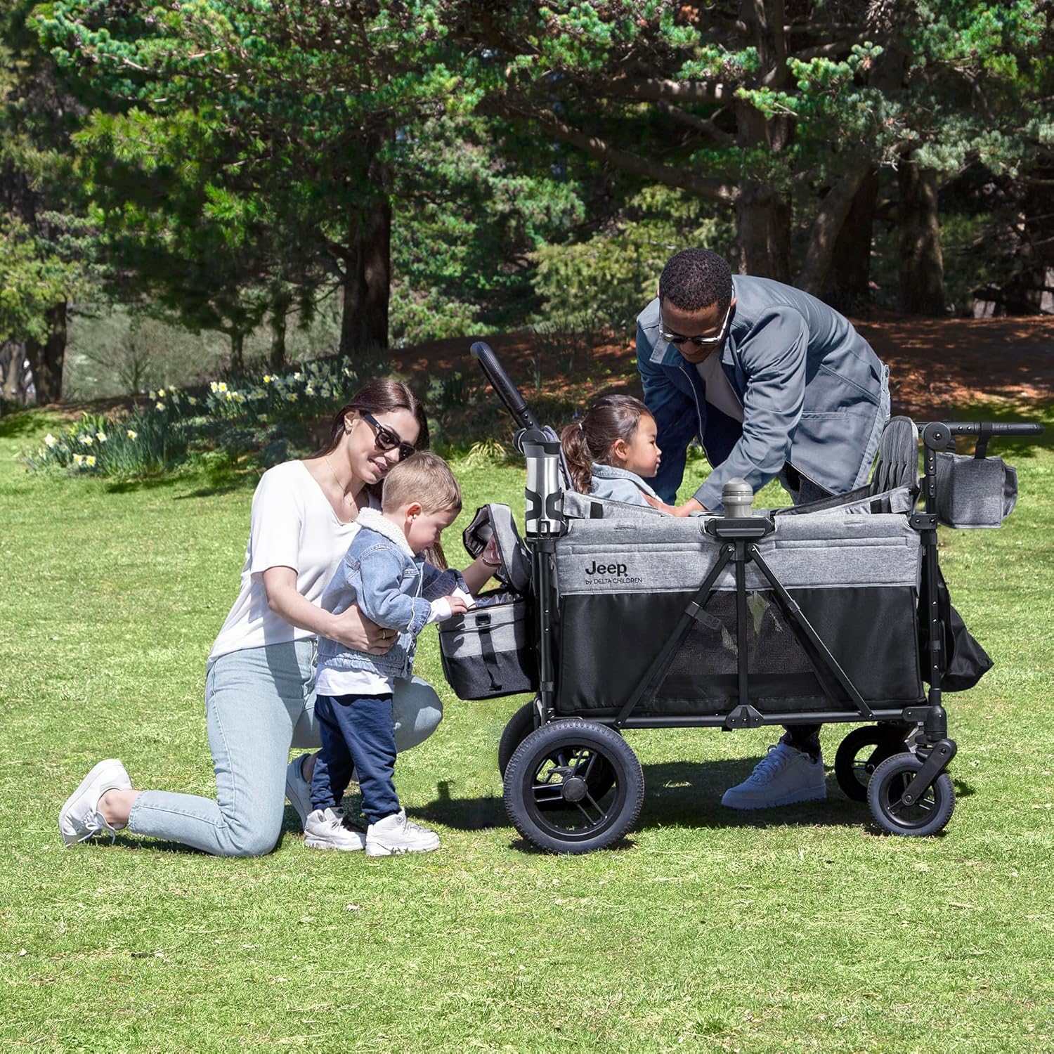 Poussette-wagon Jeep Wrangler Deluxe 4 places par Delta Children, poussette-wagon quadruple haut de gamme