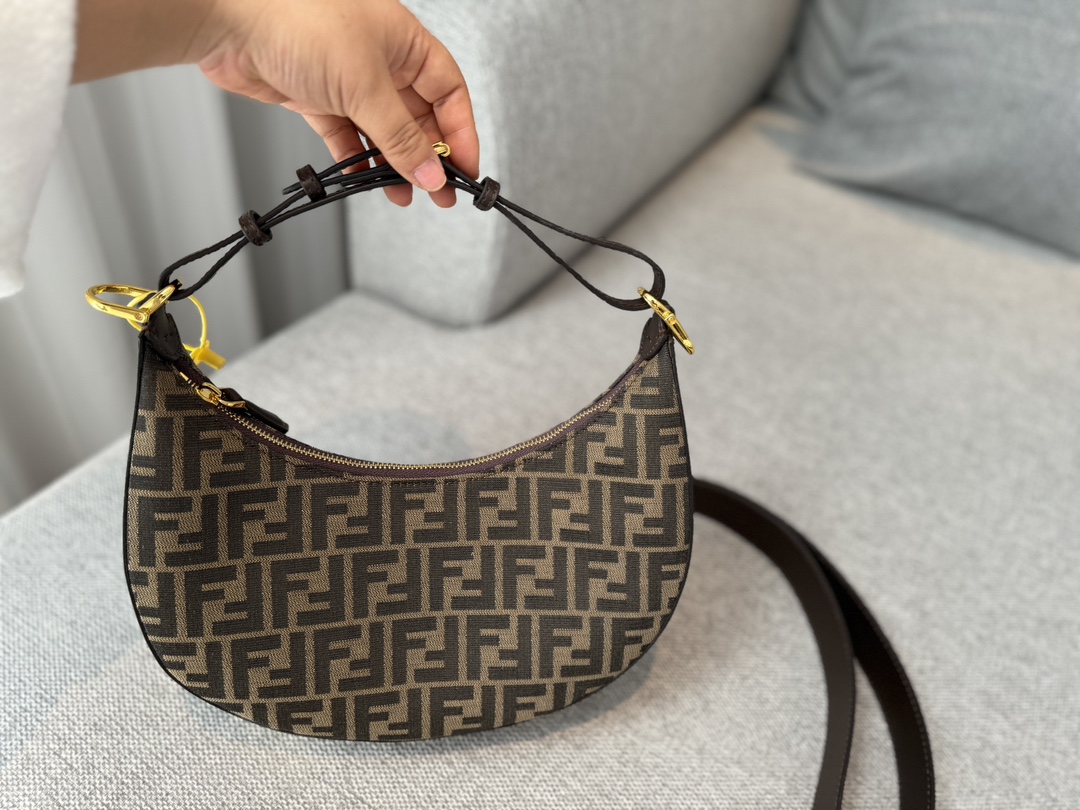 Fen new arrival bag size??28*16cm