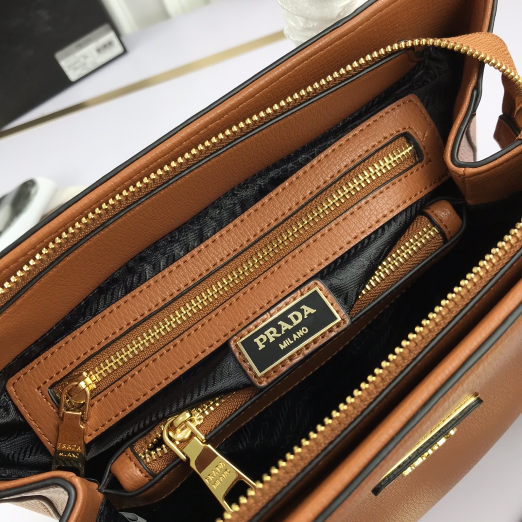 Pra new arrival bag 66153  size: 30*24*14 cm