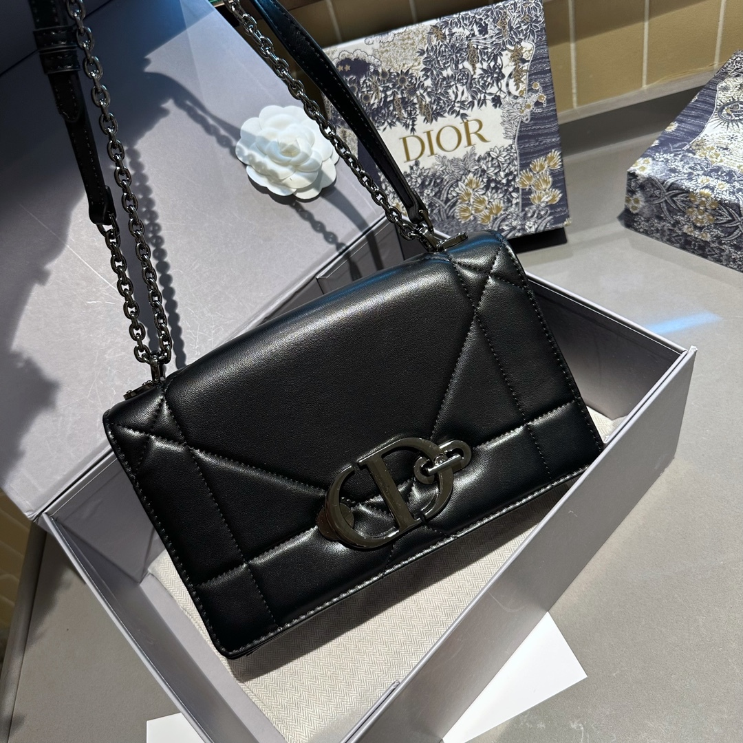 D new arrival MONTAIGNE bag size: 24 cm