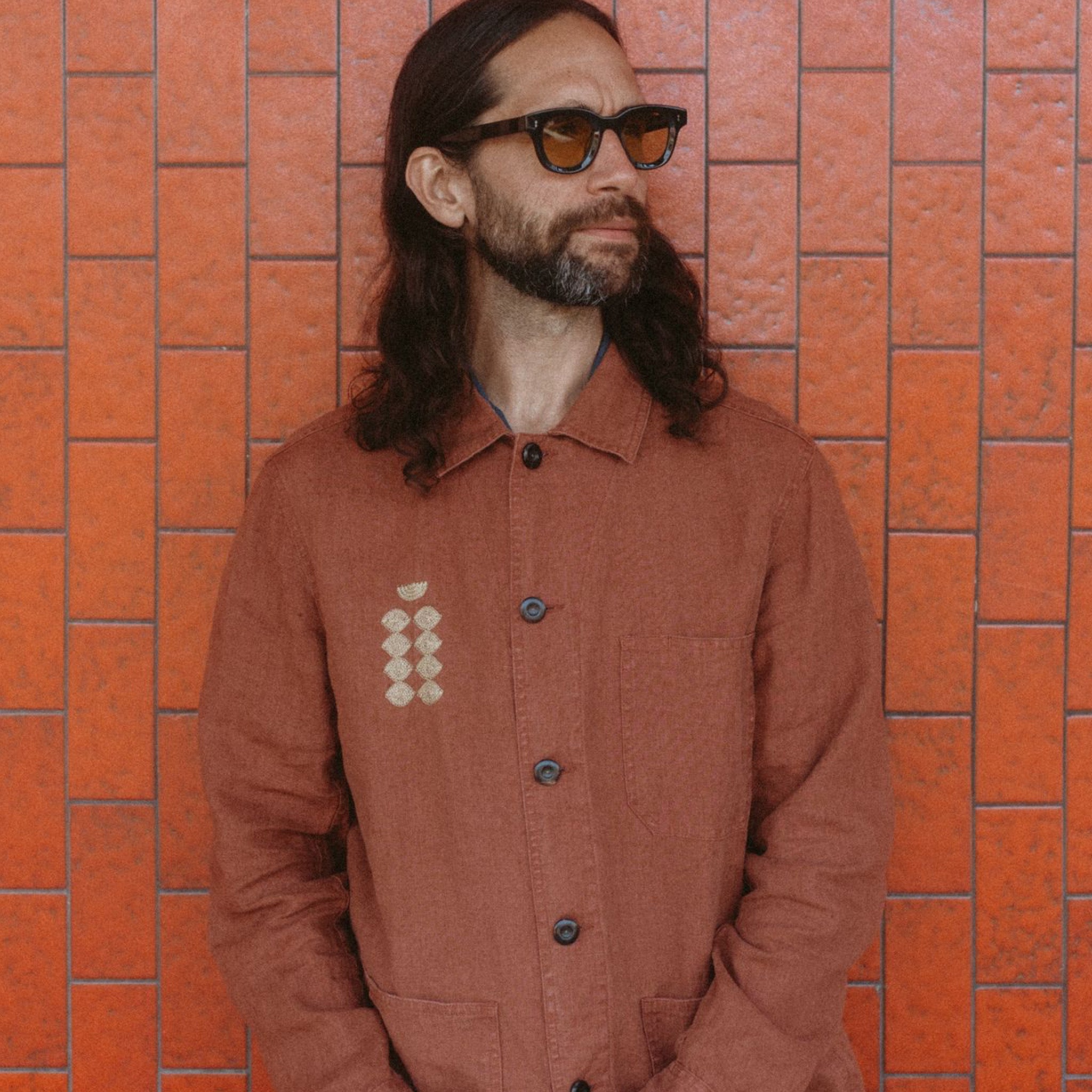 La veste Ojai brodée en chanvre de Guajillo séché