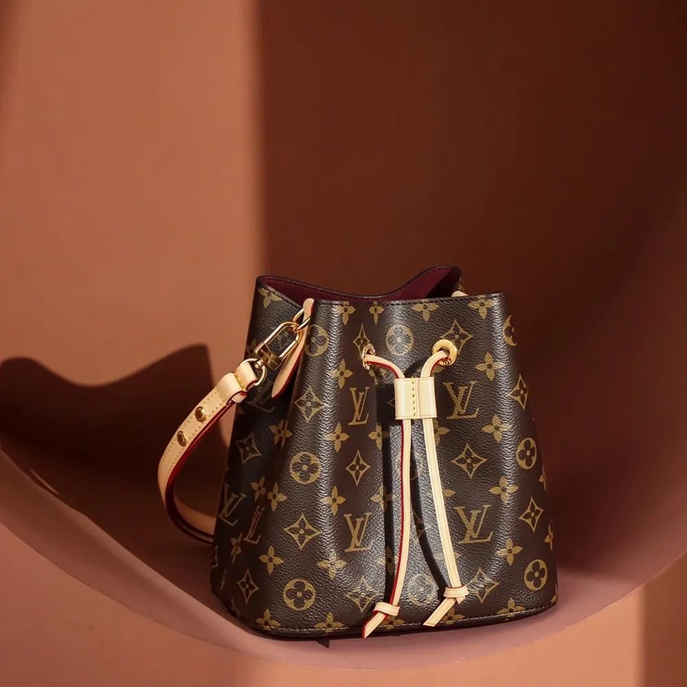 Louis neonoe bb mini bag size : 20??20??13 cm
