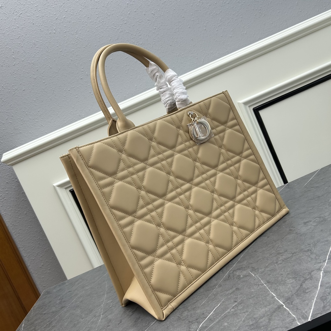 D new arrival tote bag size: 41x32x17
