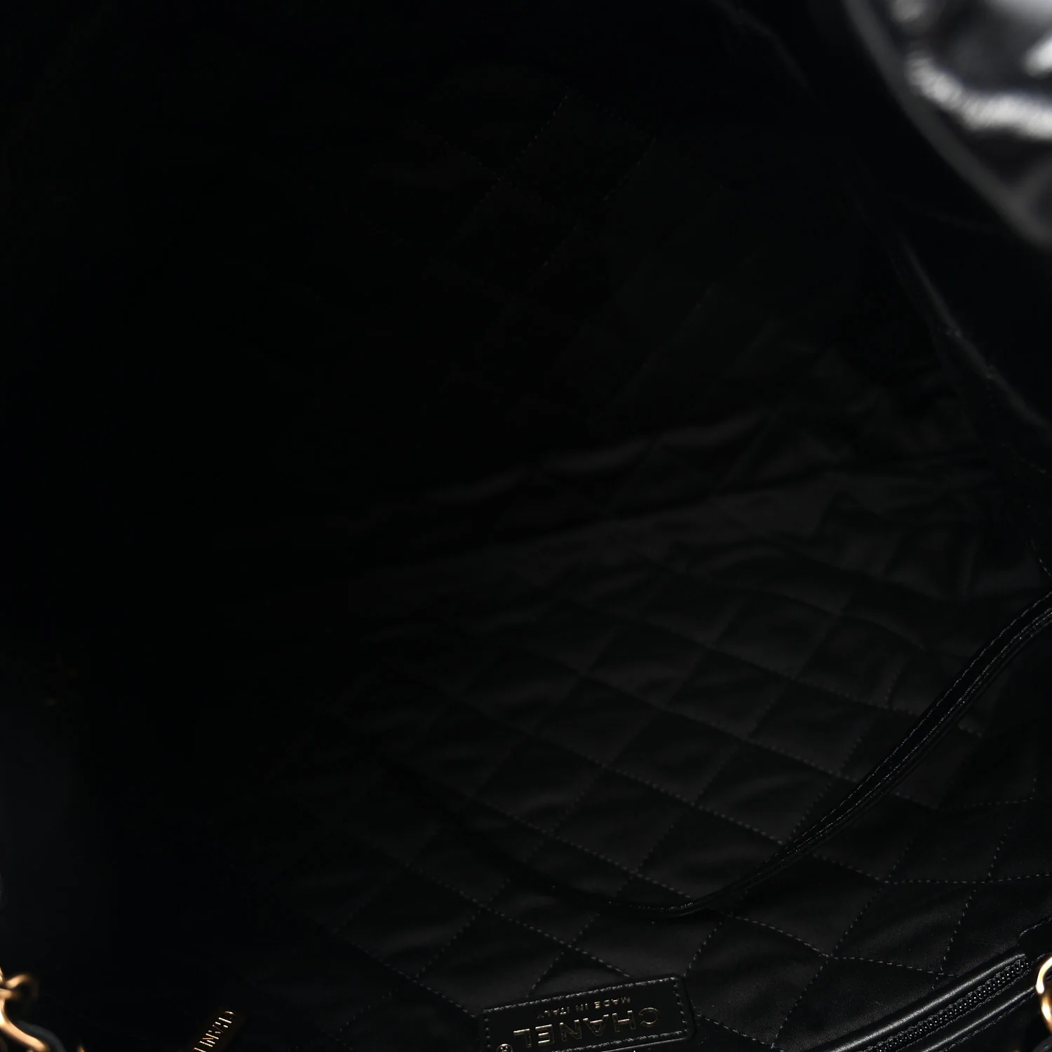 Shiny Calfskin Quilted Chanel 22 Black