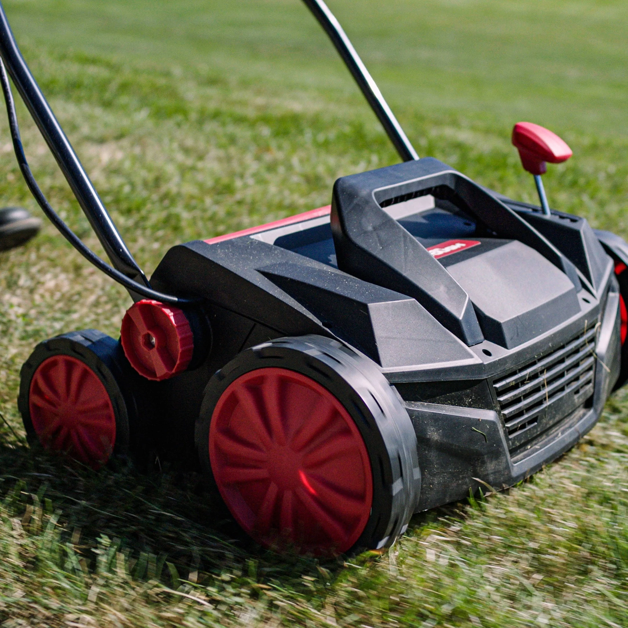 Hyper Tough 13 Amp Electric Lawn Dethatcher/Scarifier Image 9