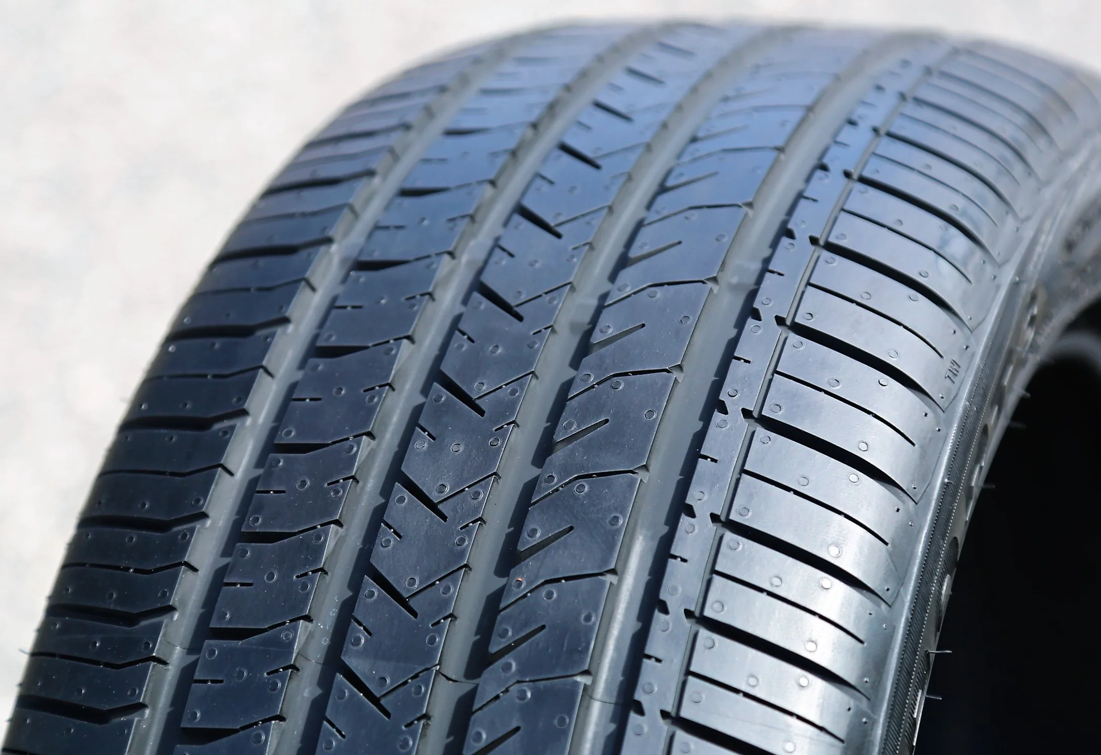 Set of 4 (FOUR) Leao Lion Sport 3 235/55R19 105W XL A/S High Performance Tires