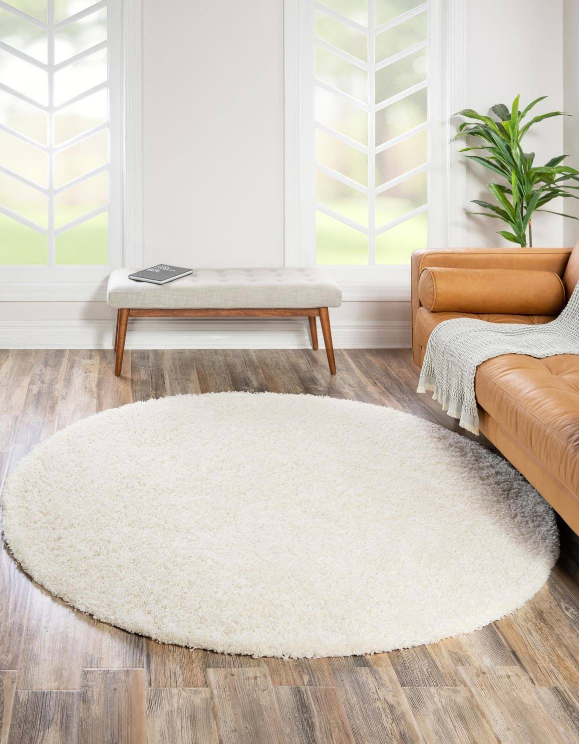 Unique Loom Solid Shag 4 ft Round Snow White Area Rug