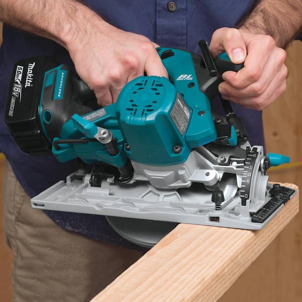 18V LXT Lithium Ion Brushless Cordless Combo Kit (Hammer Drill/ Impact Driver/ Circular Saw/ Flashlight) 5 0Ah Image 4