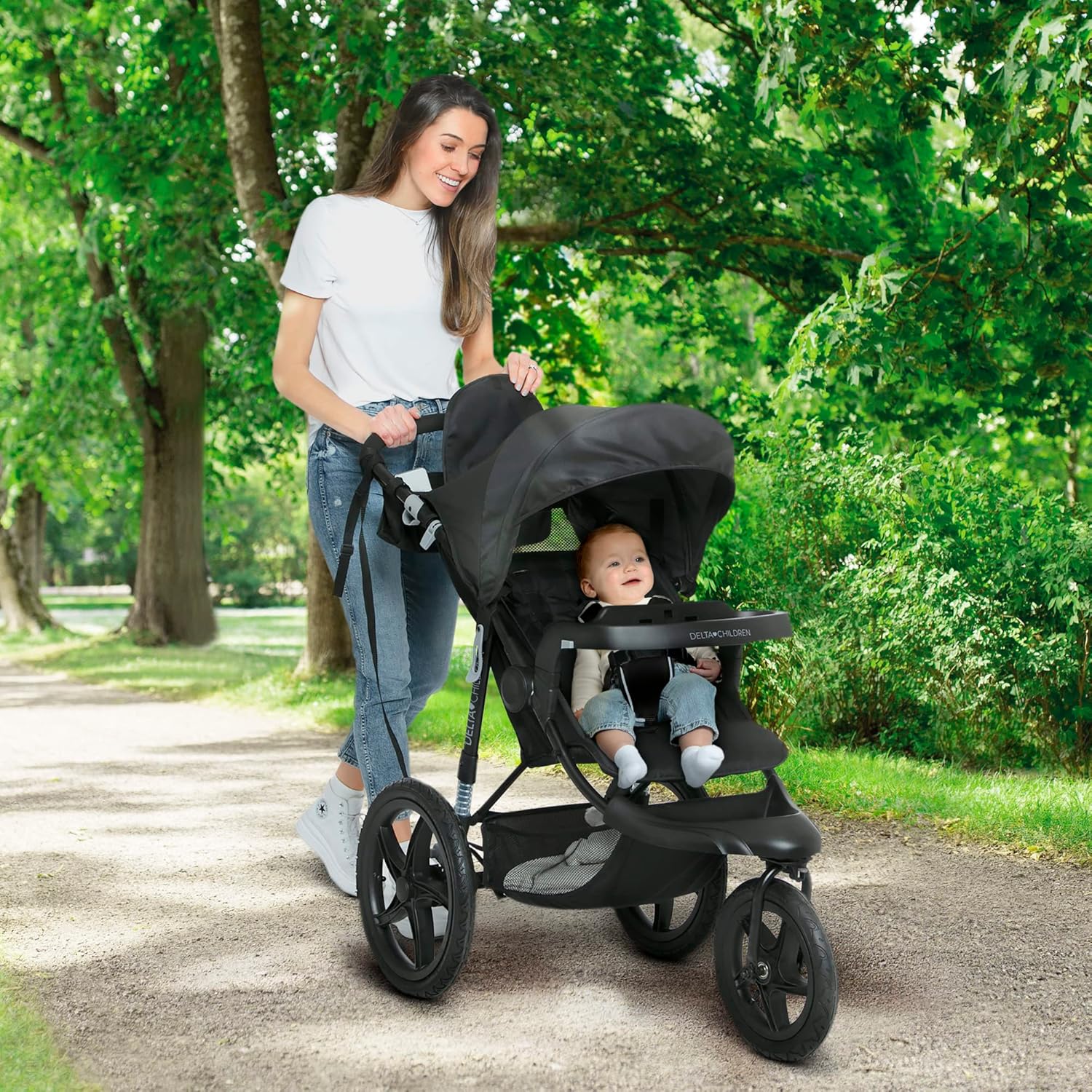 Poussette de jogging Delta Children Apollo avec châssis amortisseur et grande capote inclinable